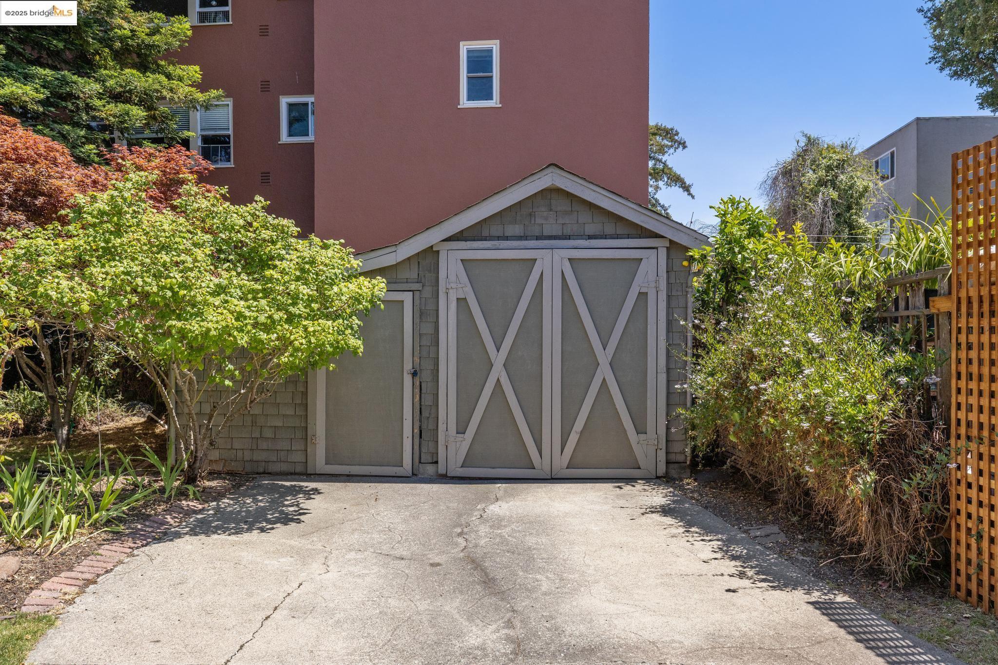 Detail Gallery Image 50 of 60 For 130 Fairmount Ave, Oakland,  CA 94611 - 3 Beds | 2/1 Baths