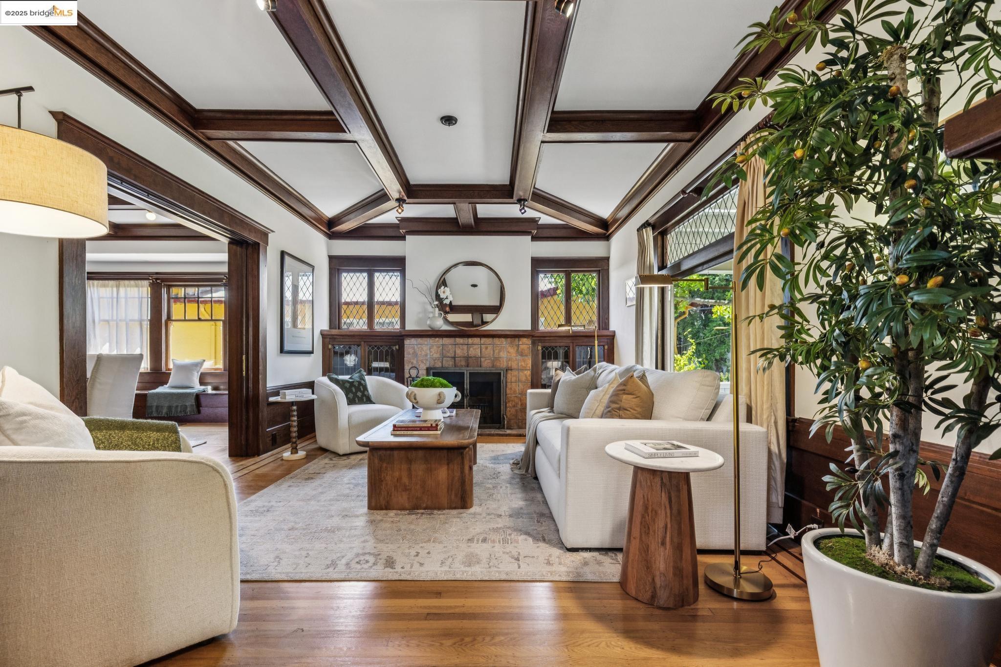 Detail Gallery Image 9 of 60 For 130 Fairmount Ave, Oakland,  CA 94611 - 3 Beds | 2/1 Baths