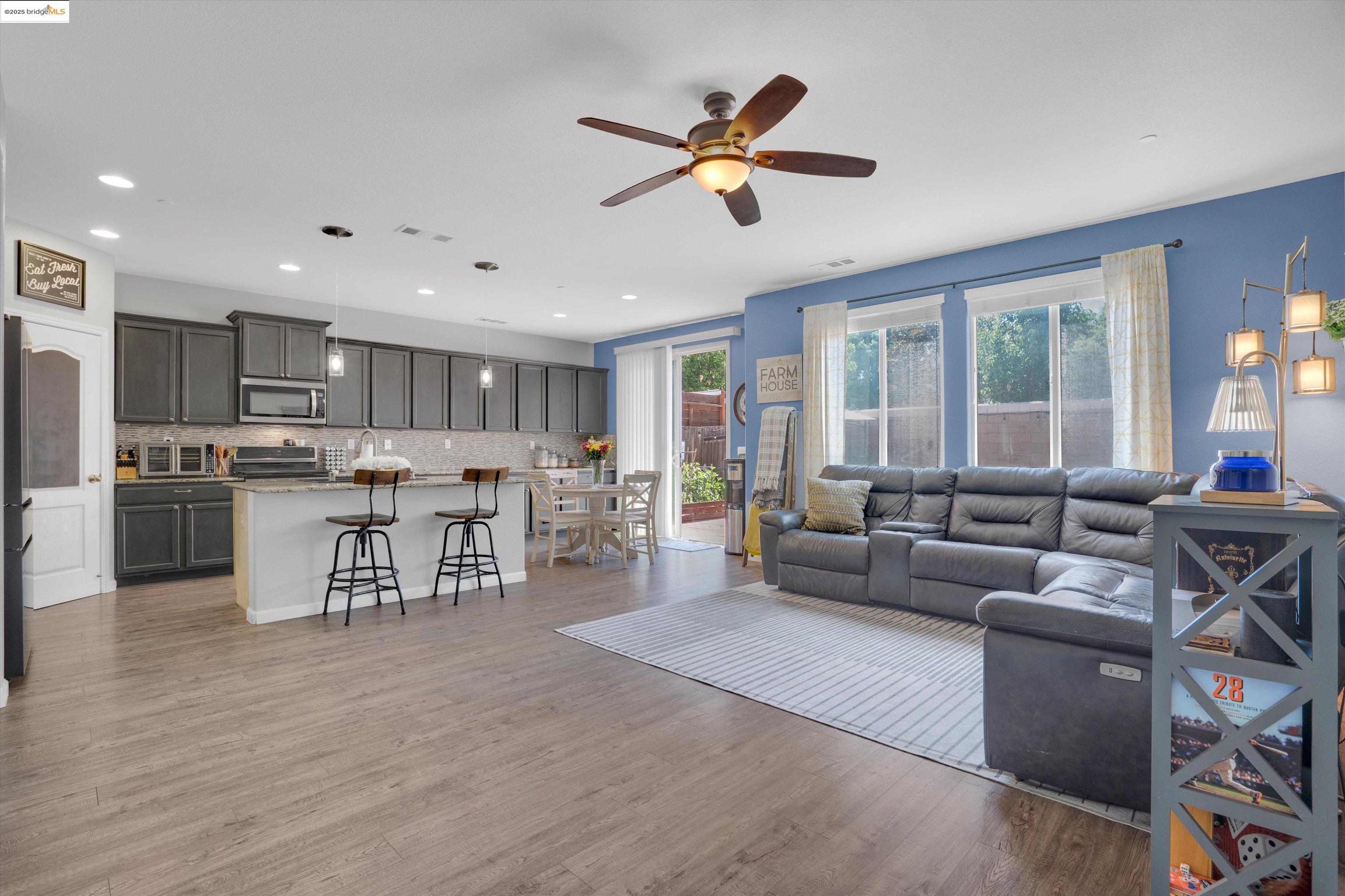 Detail Gallery Image 14 of 35 For 245 Silver Bell Way, Oakley,  CA 94561 - 4 Beds | 3 Baths