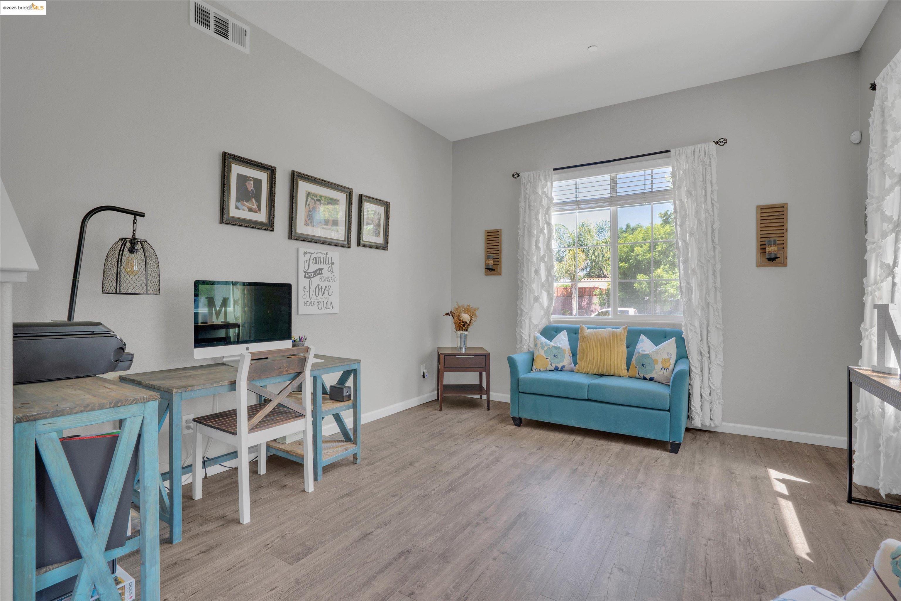 Detail Gallery Image 5 of 35 For 245 Silver Bell Way, Oakley,  CA 94561 - 4 Beds | 3 Baths