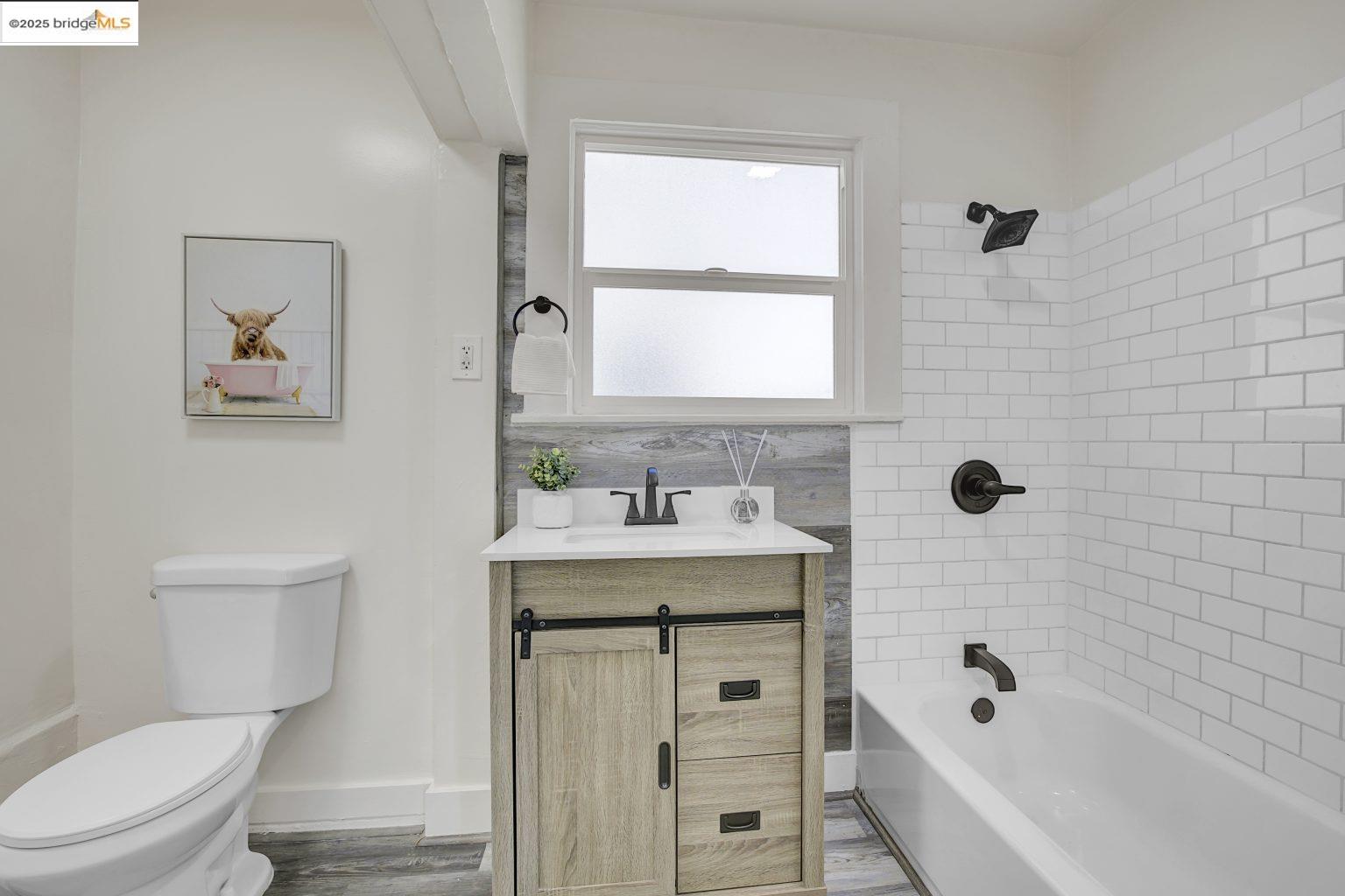 Detail Gallery Image 25 of 48 For 839 35th St, Oakland,  CA 94608 - 4 Beds | 2 Baths