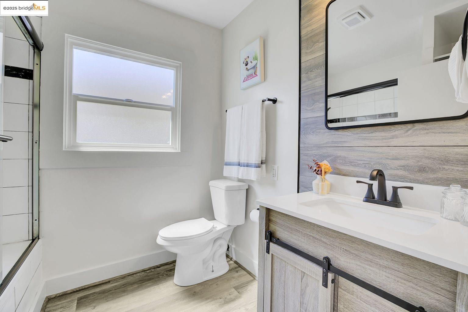 Detail Gallery Image 34 of 48 For 839 35th St, Oakland,  CA 94608 - 4 Beds | 2 Baths