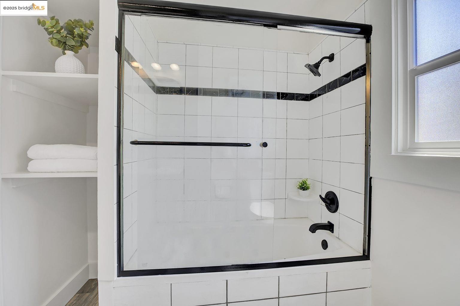 Detail Gallery Image 35 of 48 For 839 35th St, Oakland,  CA 94608 - 4 Beds | 2 Baths