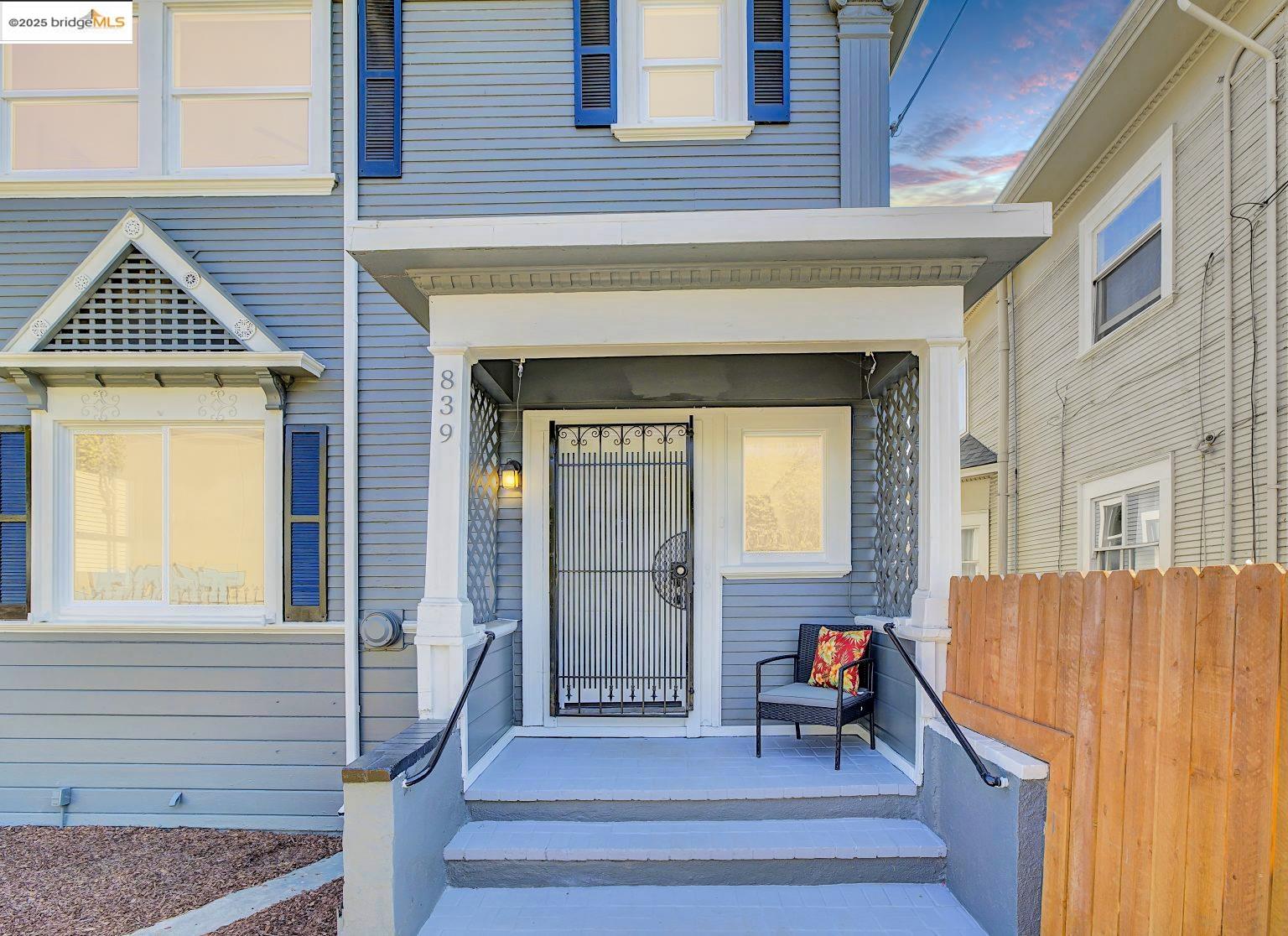 Detail Gallery Image 5 of 48 For 839 35th St, Oakland,  CA 94608 - 4 Beds | 2 Baths