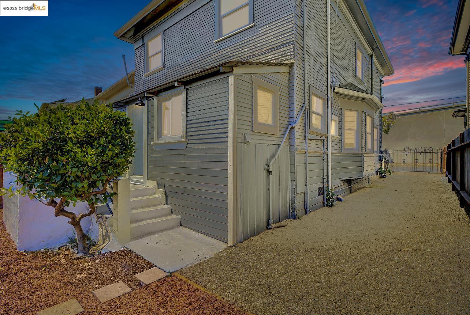 Detail Gallery Image 43 of 48 For 839 35th St, Oakland,  CA 94608 - 4 Beds | 2 Baths