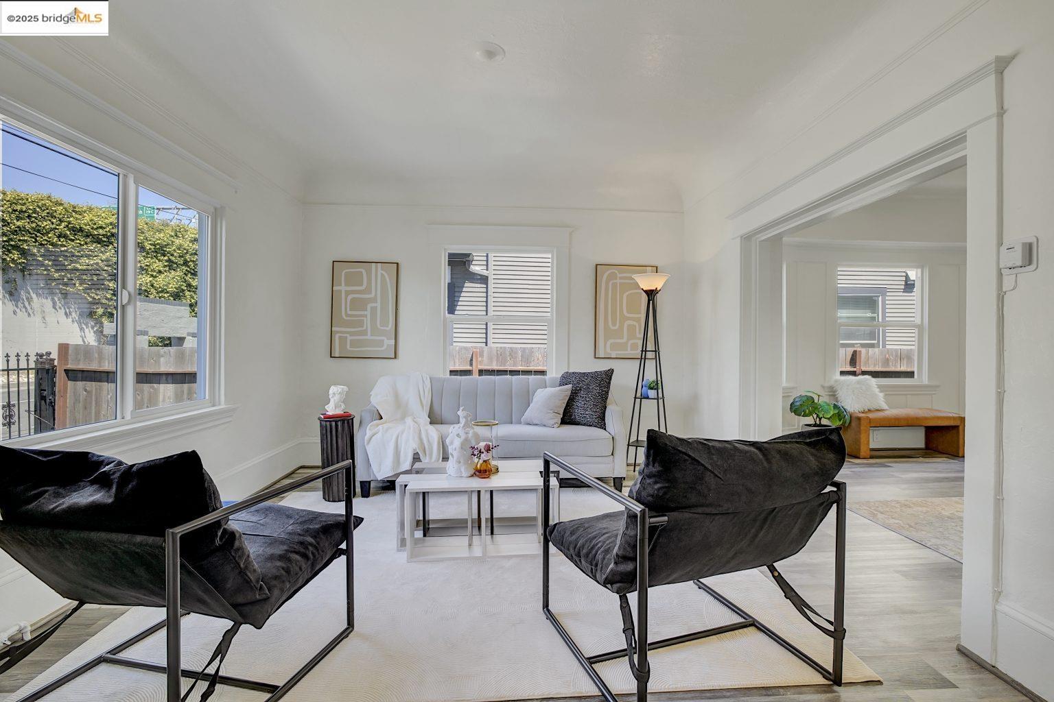 Detail Gallery Image 8 of 48 For 839 35th St, Oakland,  CA 94608 - 4 Beds | 2 Baths