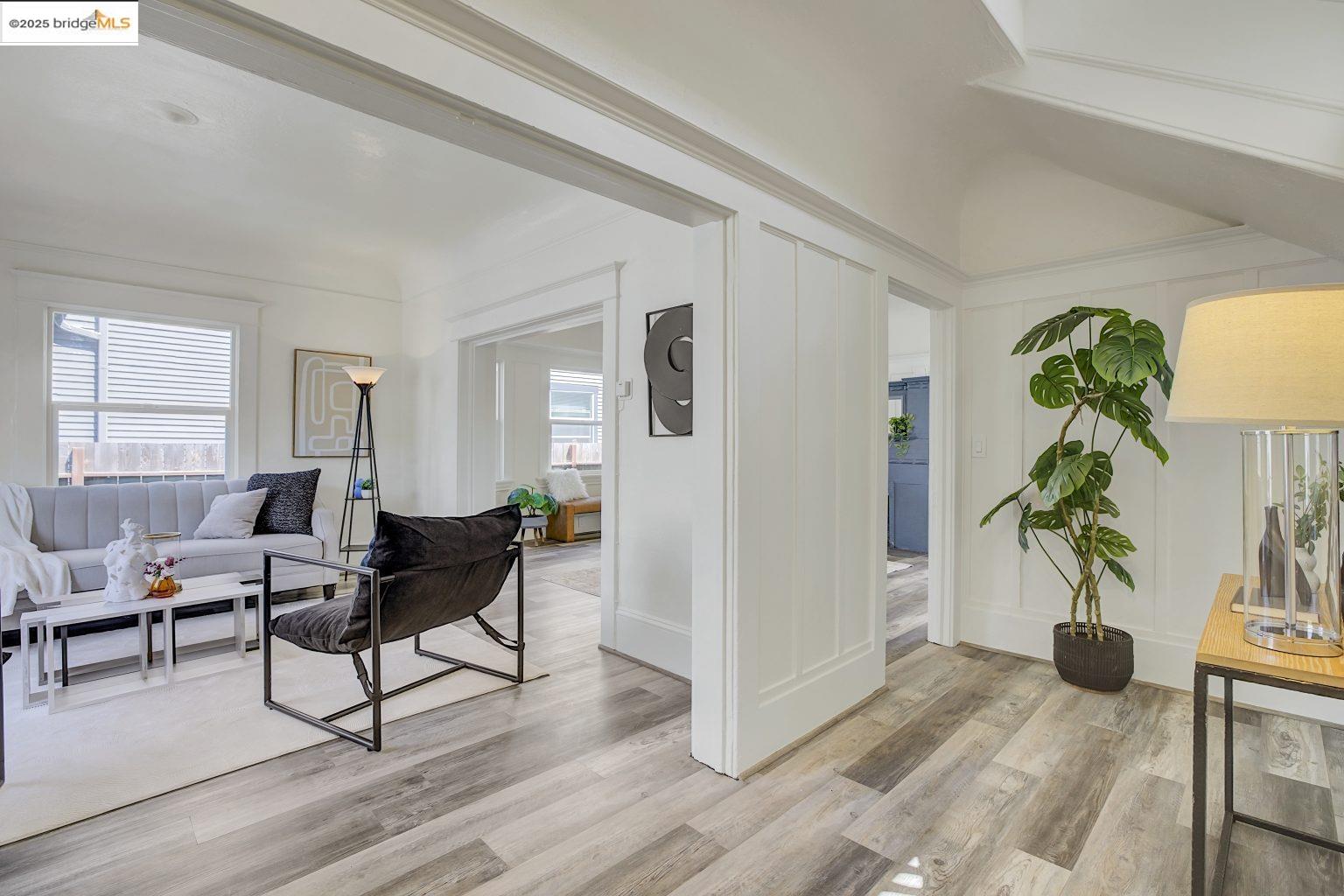 Detail Gallery Image 9 of 48 For 839 35th St, Oakland,  CA 94608 - 4 Beds | 2 Baths