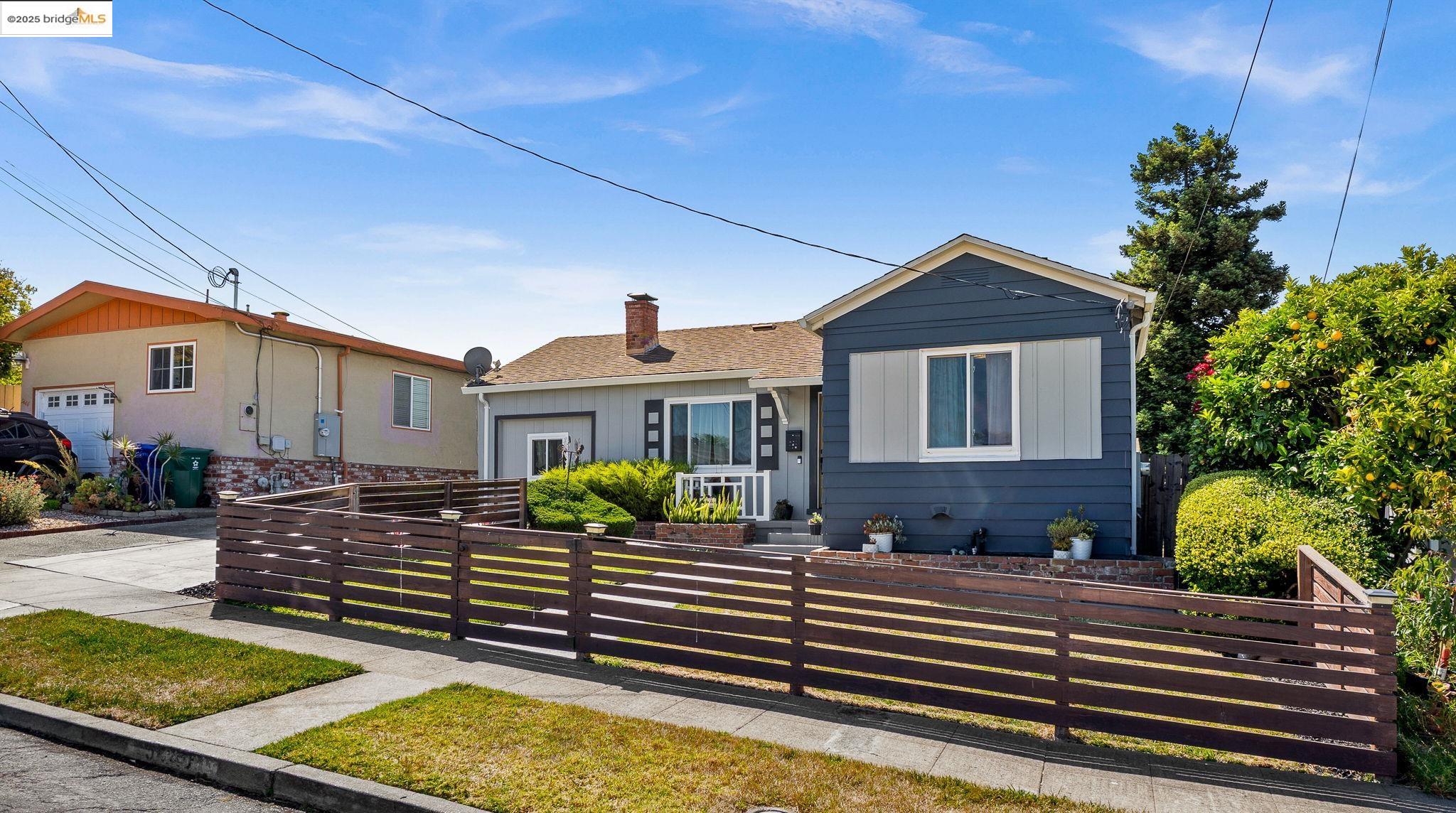 Detail Gallery Image 4 of 38 For 5440 Sutter Ave, Richmond,  CA 94804 - 2 Beds | 1 Baths