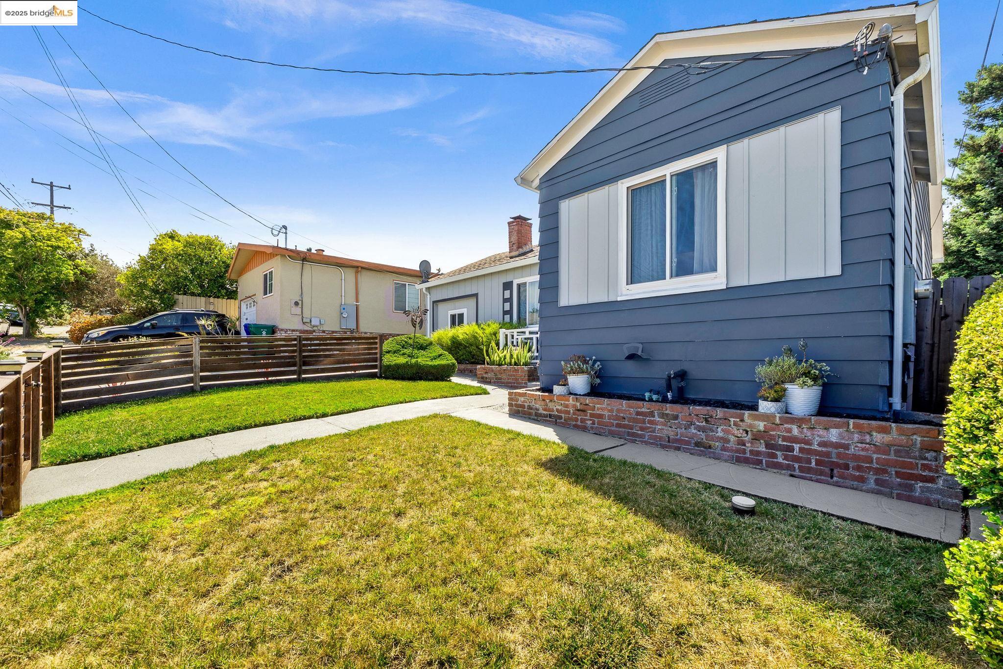 Detail Gallery Image 5 of 38 For 5440 Sutter Ave, Richmond,  CA 94804 - 2 Beds | 1 Baths