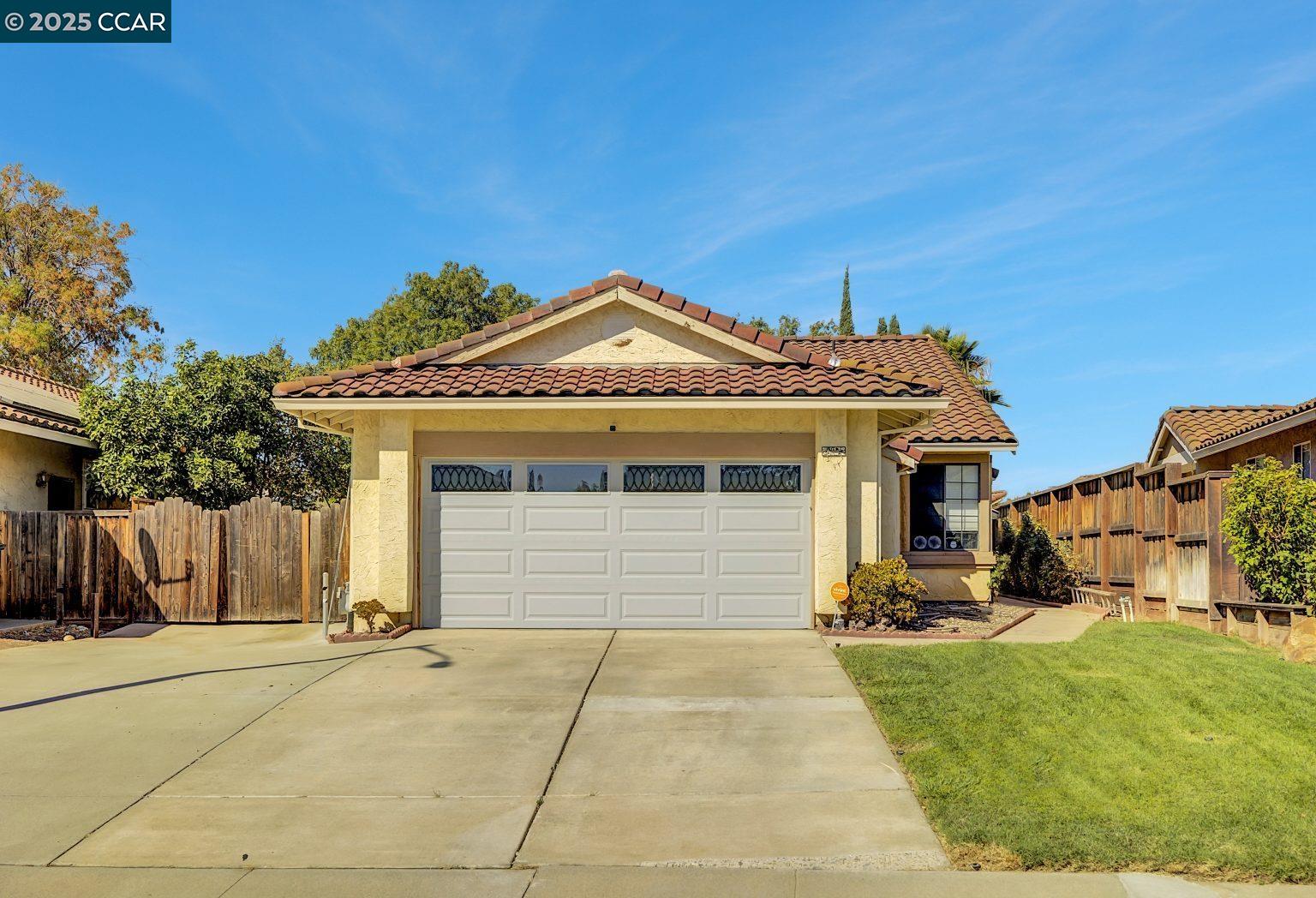 Front Image Thumbnail for CC41104566