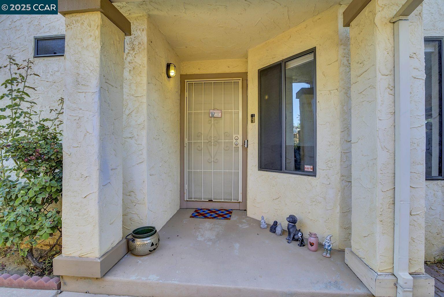 Detail Gallery Image 2 of 27 For 2813 Carob St, Antioch,  CA 94509 - 3 Beds | 2 Baths