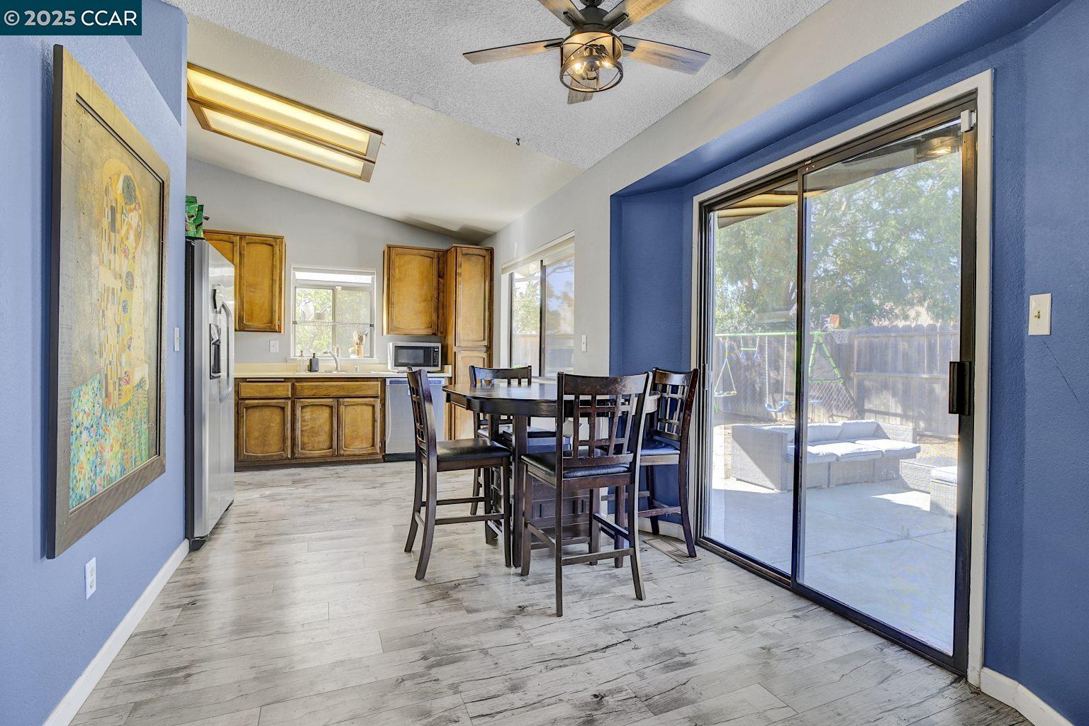 Detail Gallery Image 5 of 27 For 2813 Carob St, Antioch,  CA 94509 - 3 Beds | 2 Baths