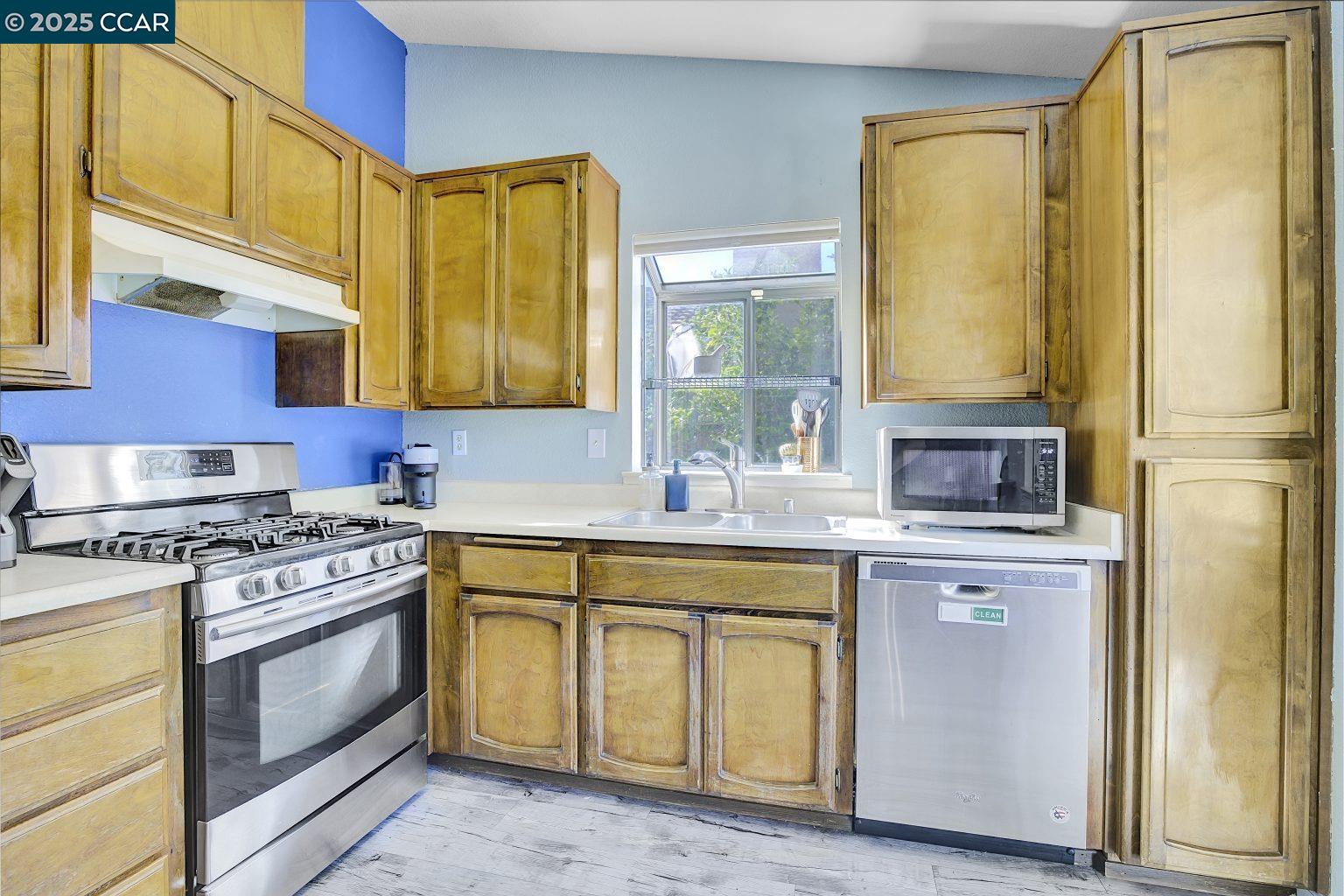 Detail Gallery Image 7 of 27 For 2813 Carob St, Antioch,  CA 94509 - 3 Beds | 2 Baths