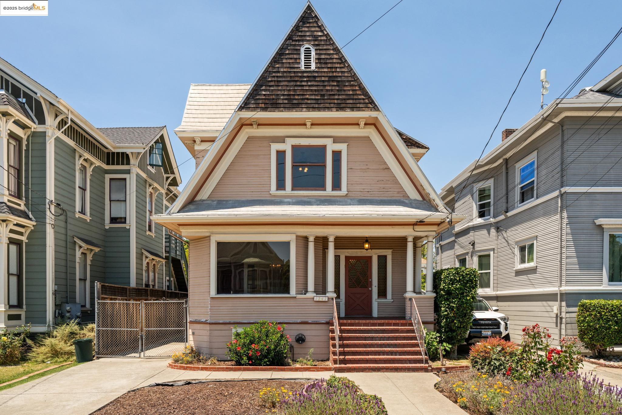 Detail Gallery Image 1 of 1 For 1247 Regent St, Alameda,  CA 94501 - 3 Beds | 2 Baths