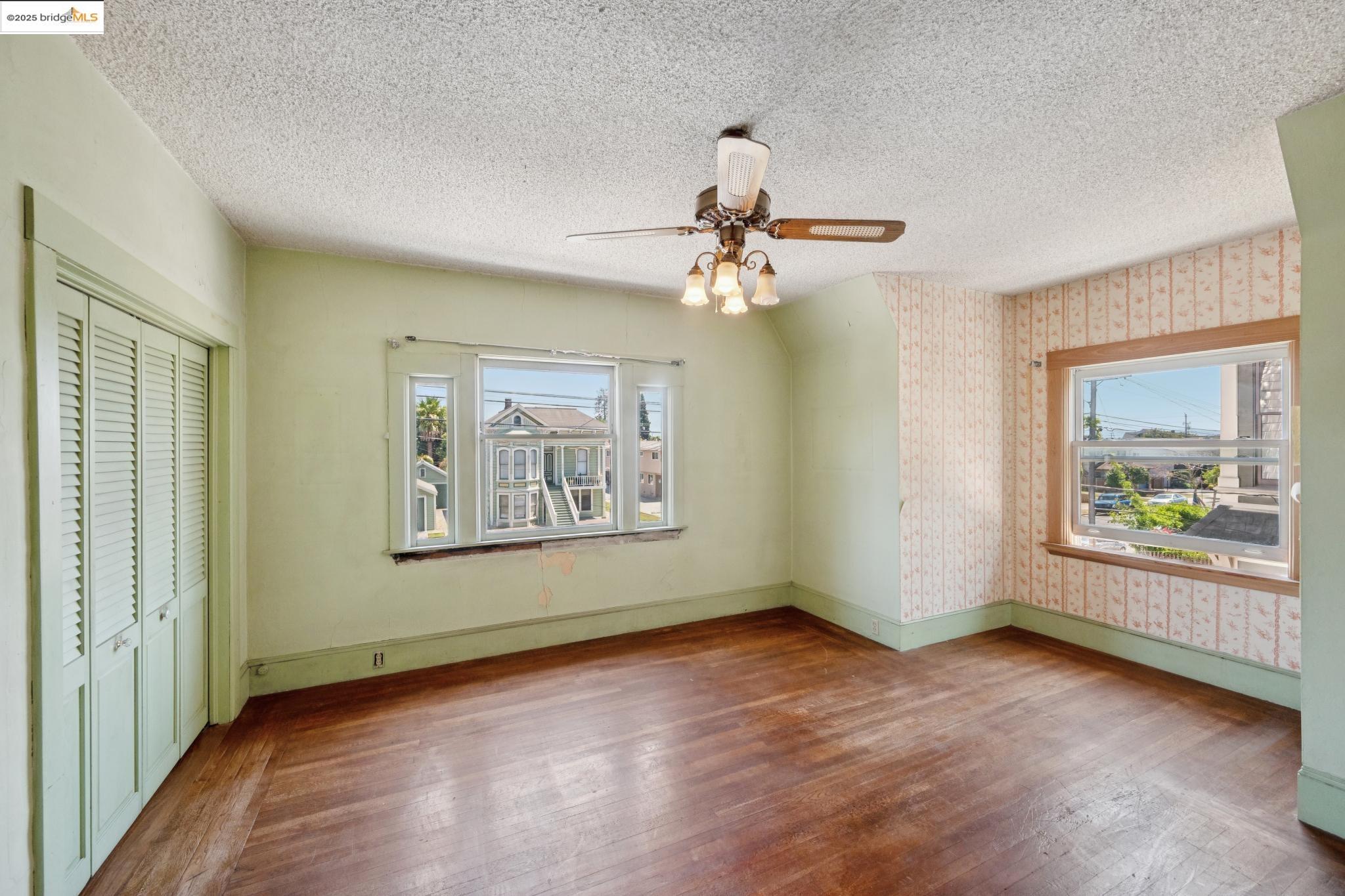 Detail Gallery Image 9 of 11 For 1247 Regent St, Alameda,  CA 94501 - 3 Beds | 2 Baths