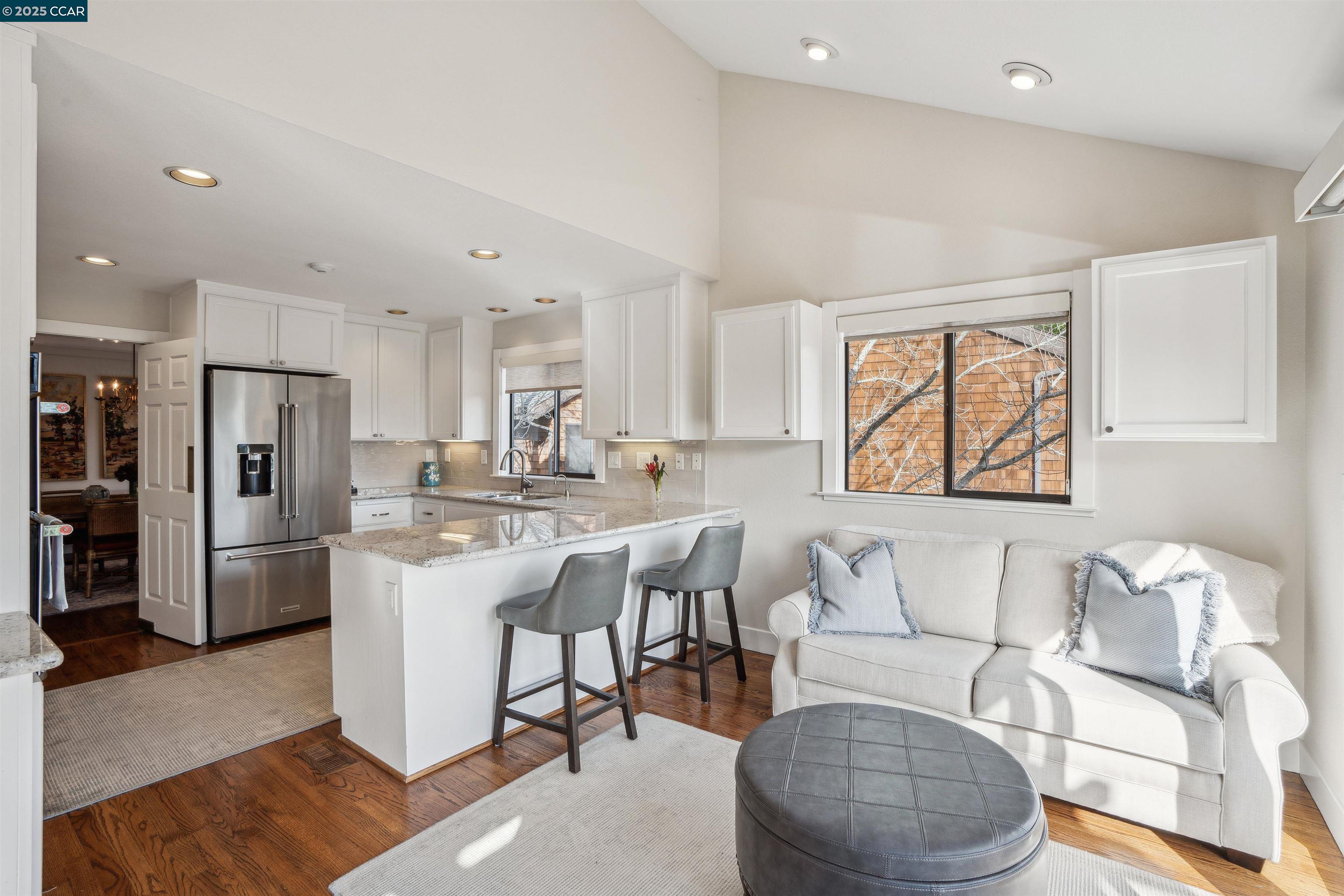 Detail Gallery Image 16 of 38 For 304 Village View Court, Orinda,  CA 94563 - 4 Beds | 2/1 Baths