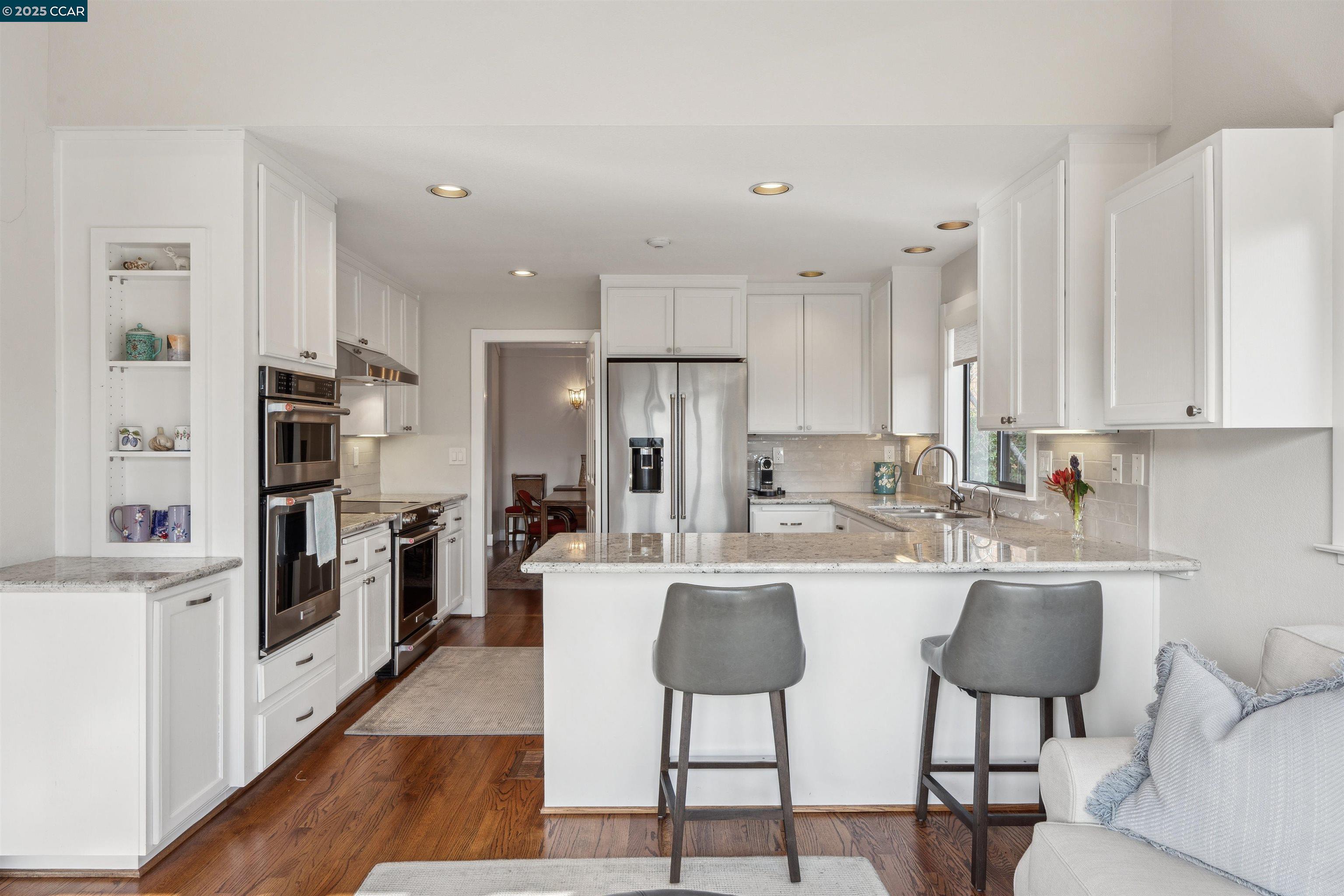 Detail Gallery Image 17 of 38 For 304 Village View Court, Orinda,  CA 94563 - 4 Beds | 2/1 Baths