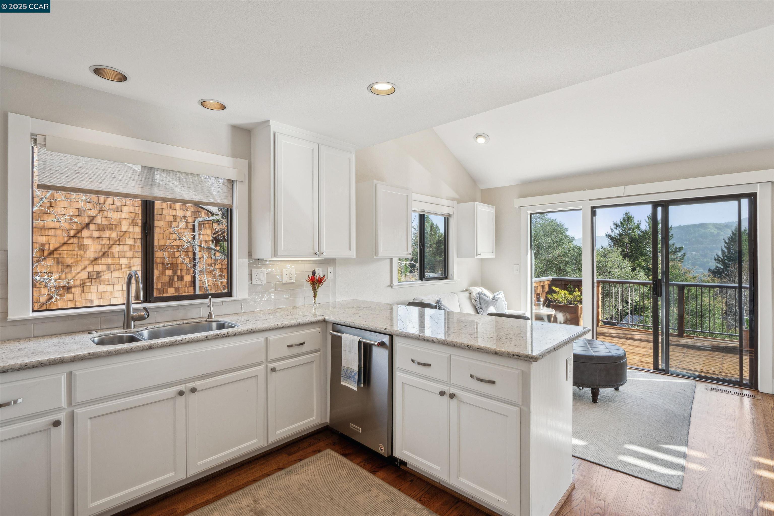 Detail Gallery Image 18 of 38 For 304 Village View Court, Orinda,  CA 94563 - 4 Beds | 2/1 Baths