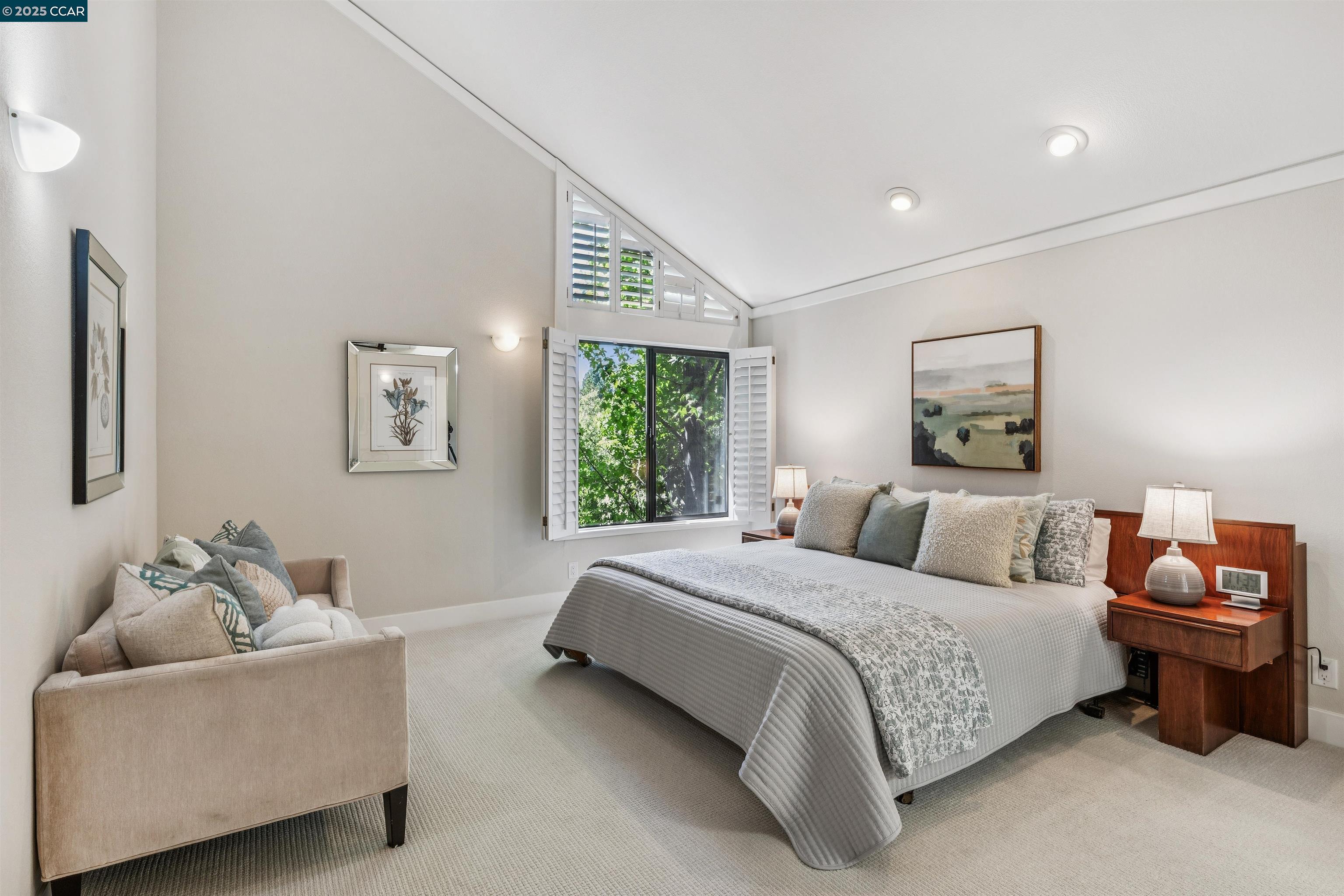 Detail Gallery Image 19 of 38 For 304 Village View Court, Orinda,  CA 94563 - 4 Beds | 2/1 Baths