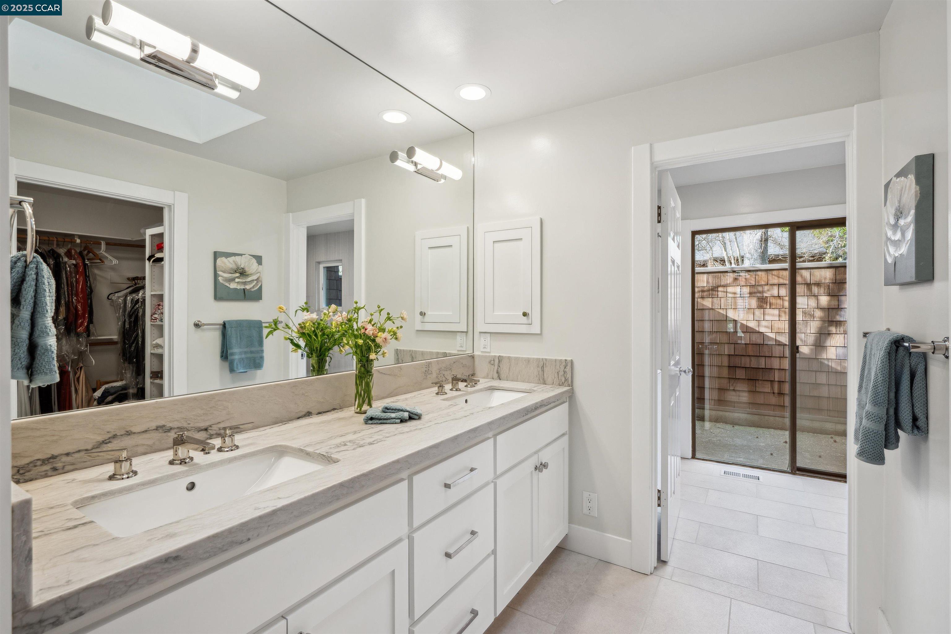 Detail Gallery Image 21 of 38 For 304 Village View Court, Orinda,  CA 94563 - 4 Beds | 2/1 Baths