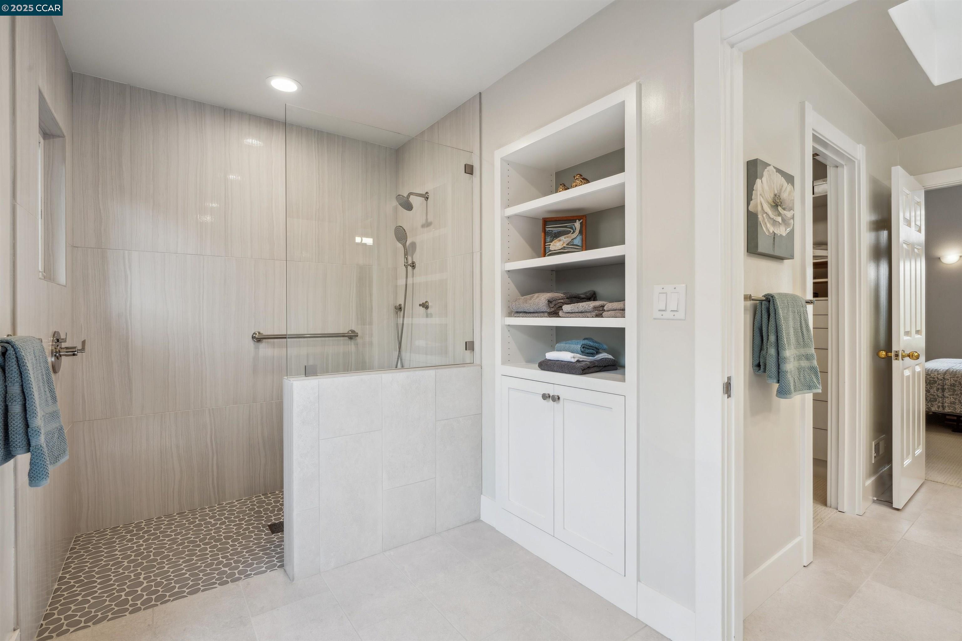 Detail Gallery Image 22 of 38 For 304 Village View Court, Orinda,  CA 94563 - 4 Beds | 2/1 Baths