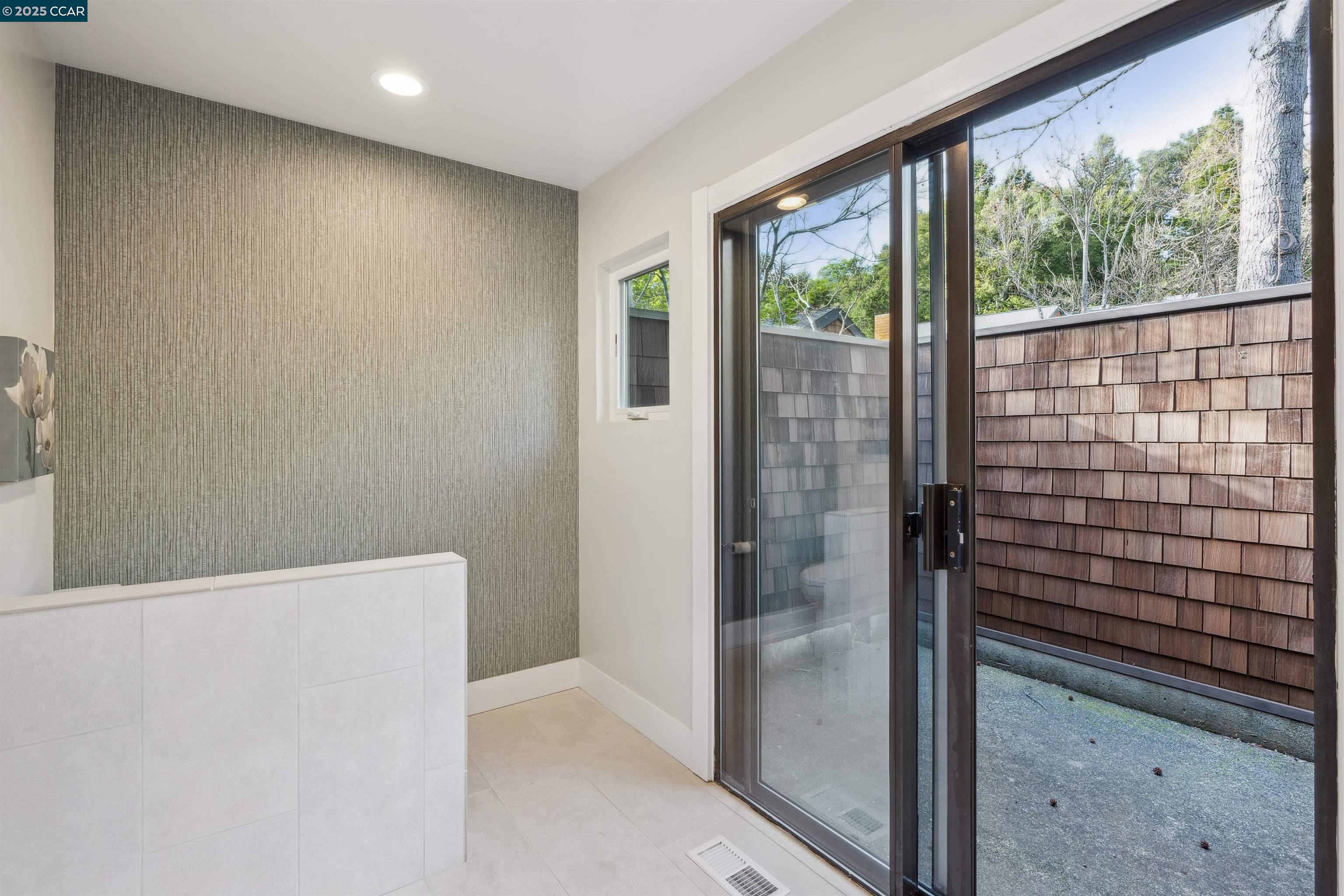 Detail Gallery Image 23 of 38 For 304 Village View Court, Orinda,  CA 94563 - 4 Beds | 2/1 Baths