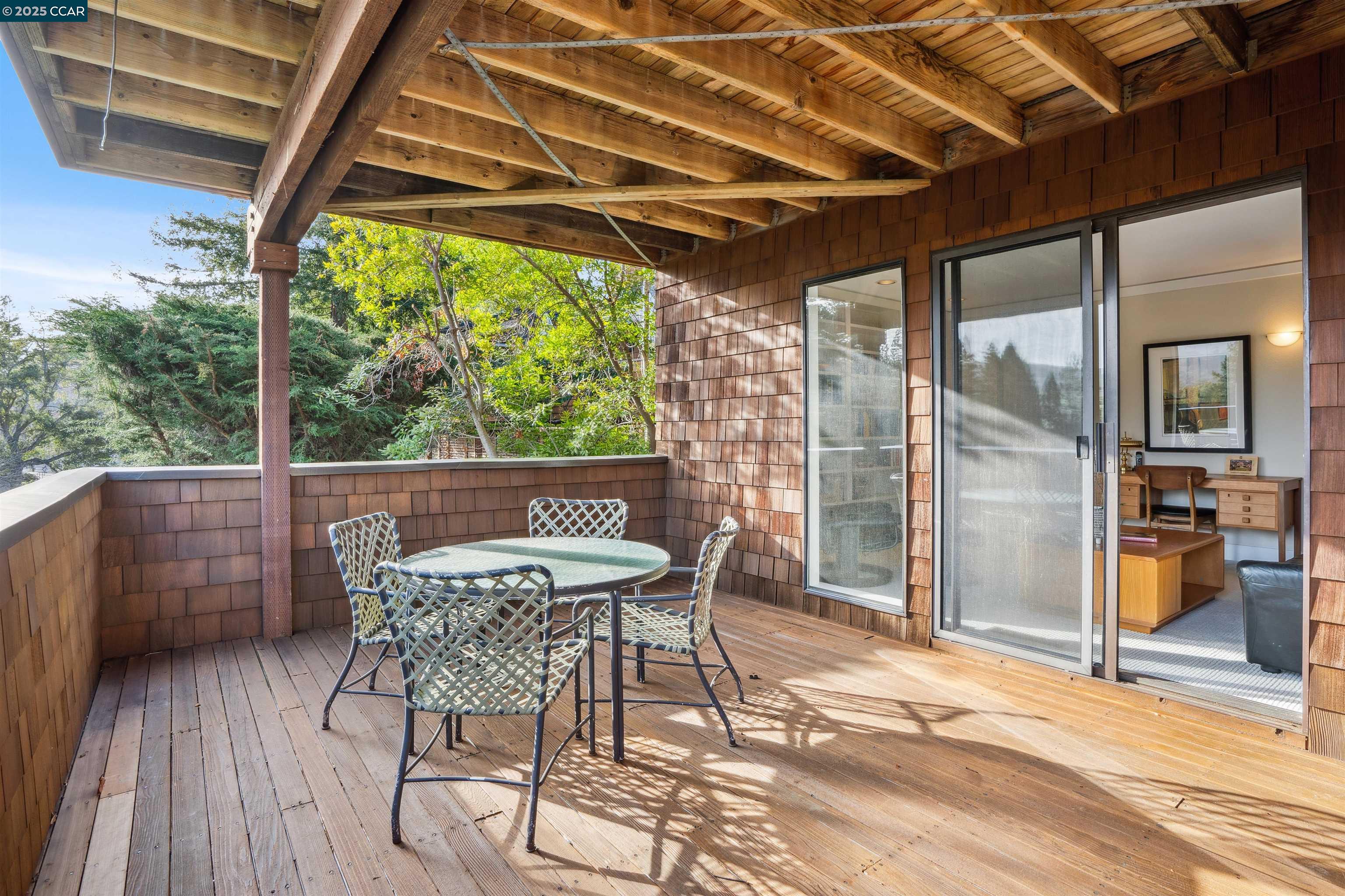 Detail Gallery Image 24 of 38 For 304 Village View Court, Orinda,  CA 94563 - 4 Beds | 2/1 Baths