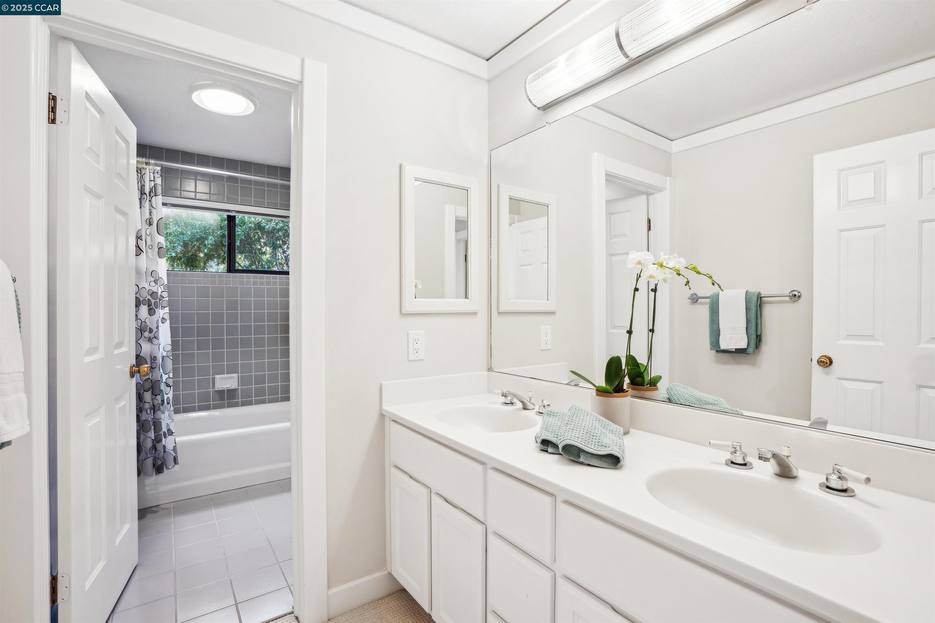 Detail Gallery Image 27 of 38 For 304 Village View Court, Orinda,  CA 94563 - 4 Beds | 2/1 Baths