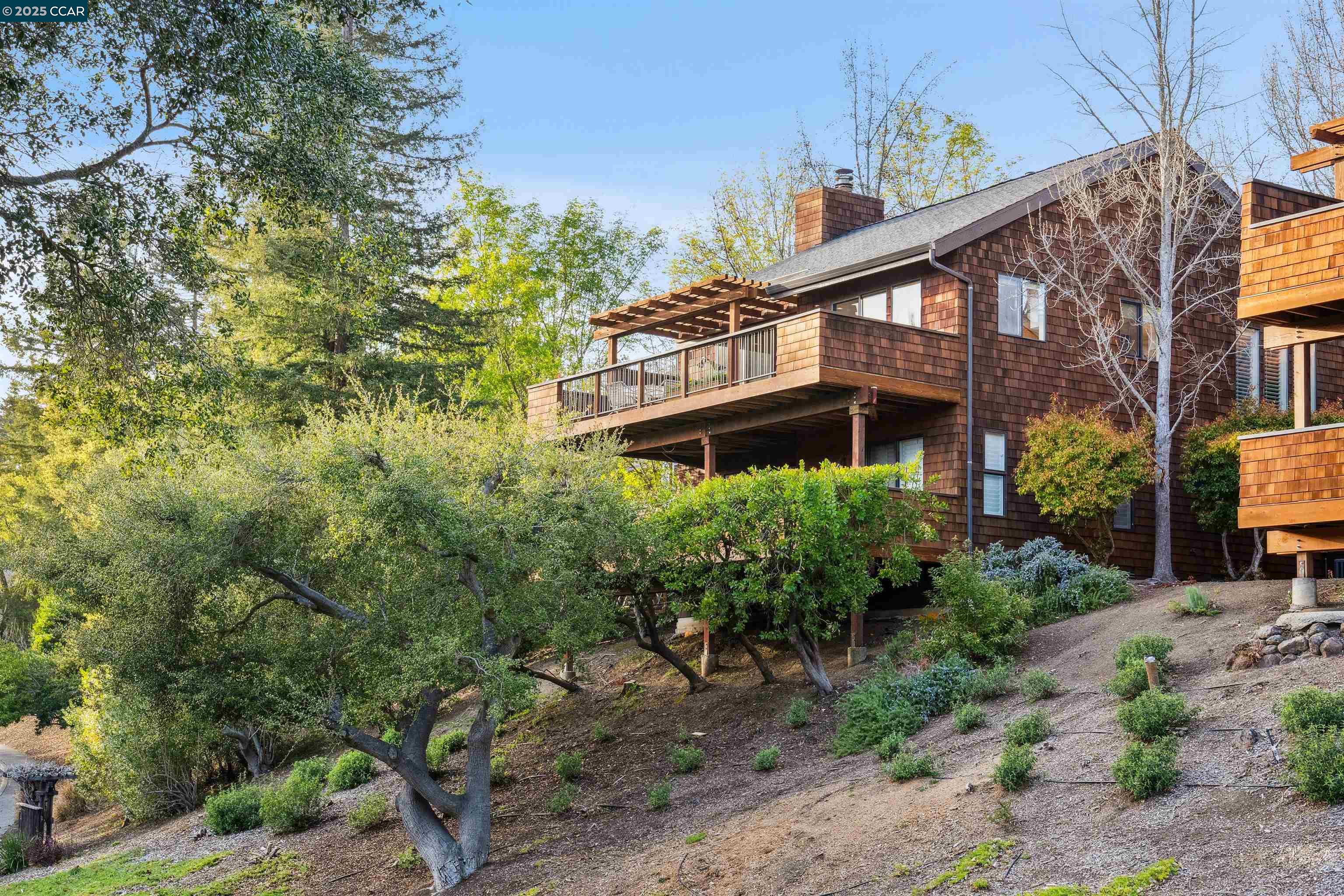 Detail Gallery Image 32 of 38 For 304 Village View Court, Orinda,  CA 94563 - 4 Beds | 2/1 Baths