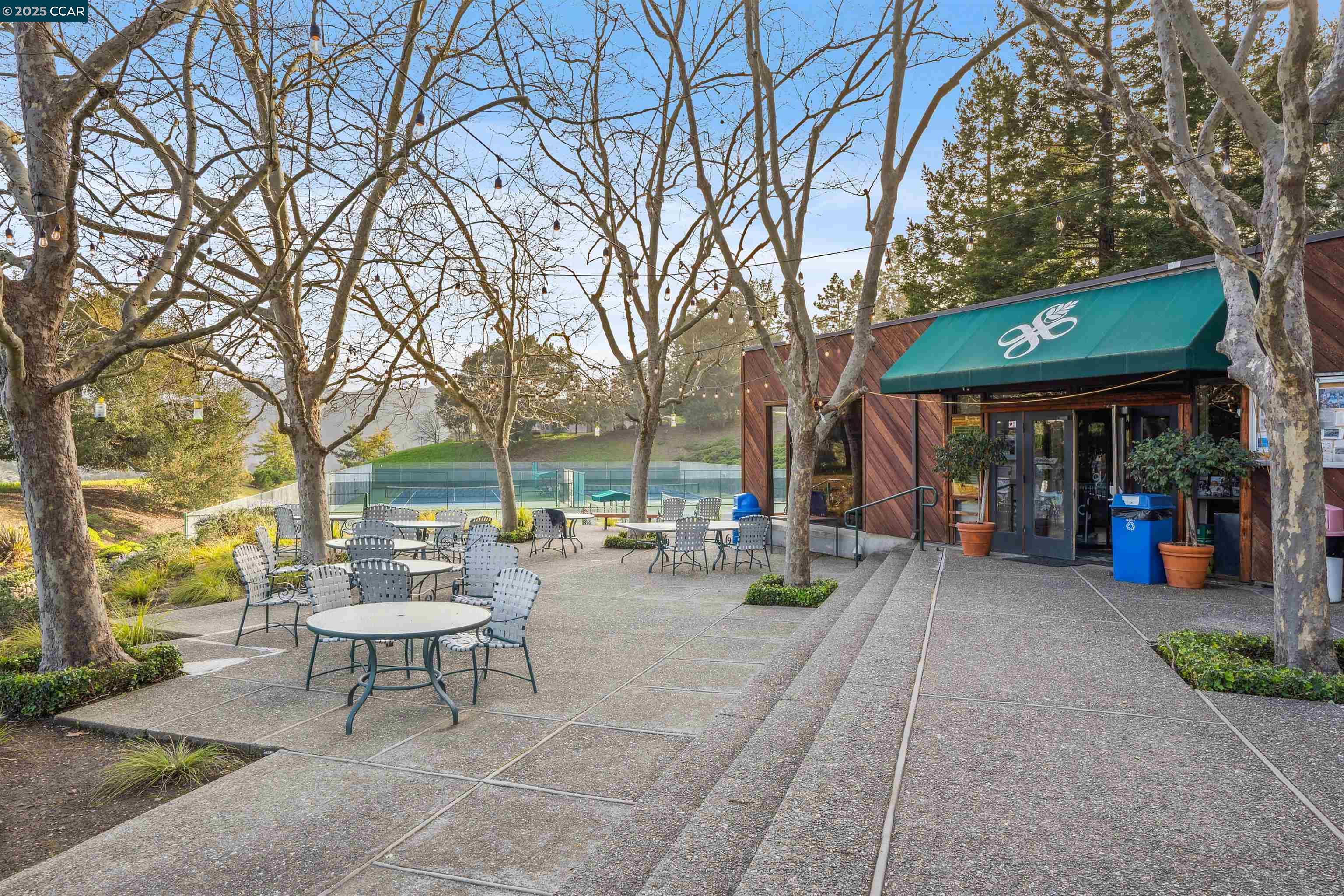 Detail Gallery Image 33 of 38 For 304 Village View Court, Orinda,  CA 94563 - 4 Beds | 2/1 Baths