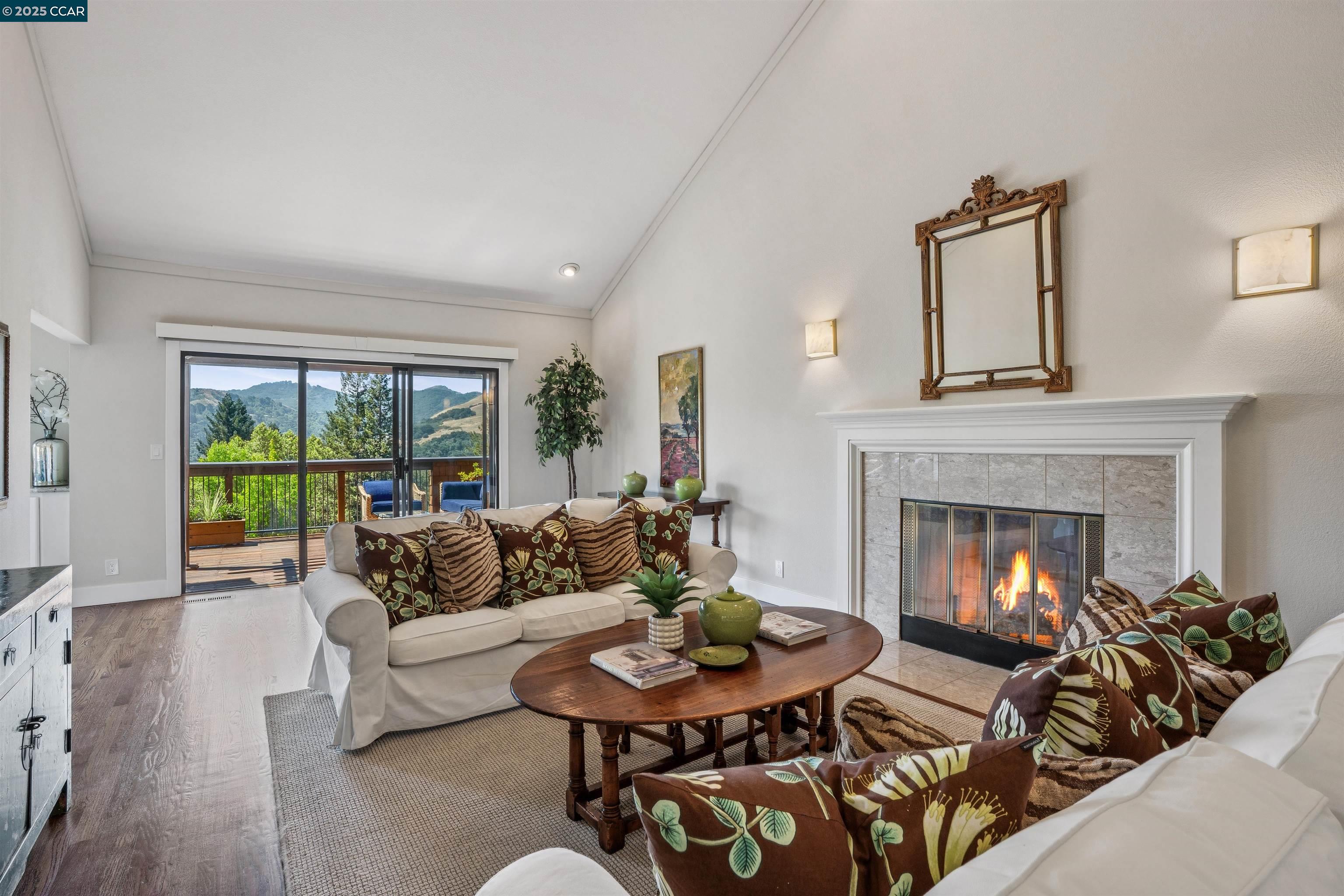 Detail Gallery Image 5 of 38 For 304 Village View Court, Orinda,  CA 94563 - 4 Beds | 2/1 Baths