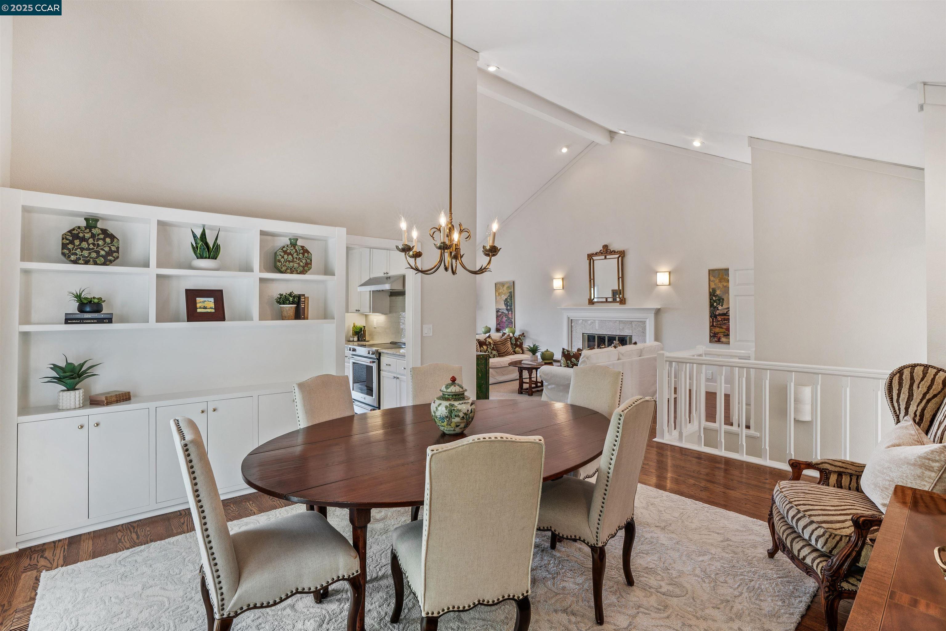 Detail Gallery Image 7 of 38 For 304 Village View Court, Orinda,  CA 94563 - 4 Beds | 2/1 Baths