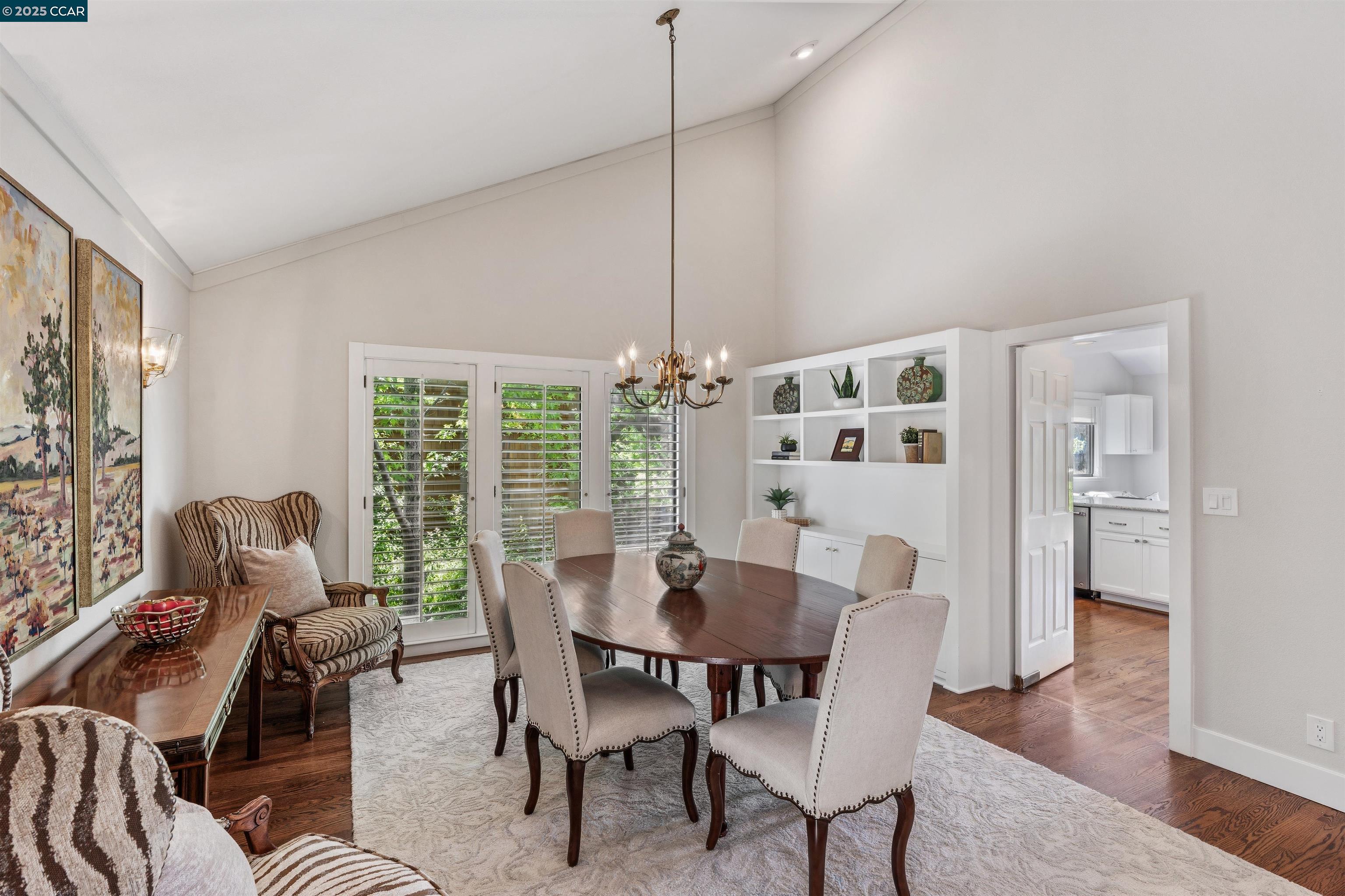 Detail Gallery Image 8 of 38 For 304 Village View Court, Orinda,  CA 94563 - 4 Beds | 2/1 Baths