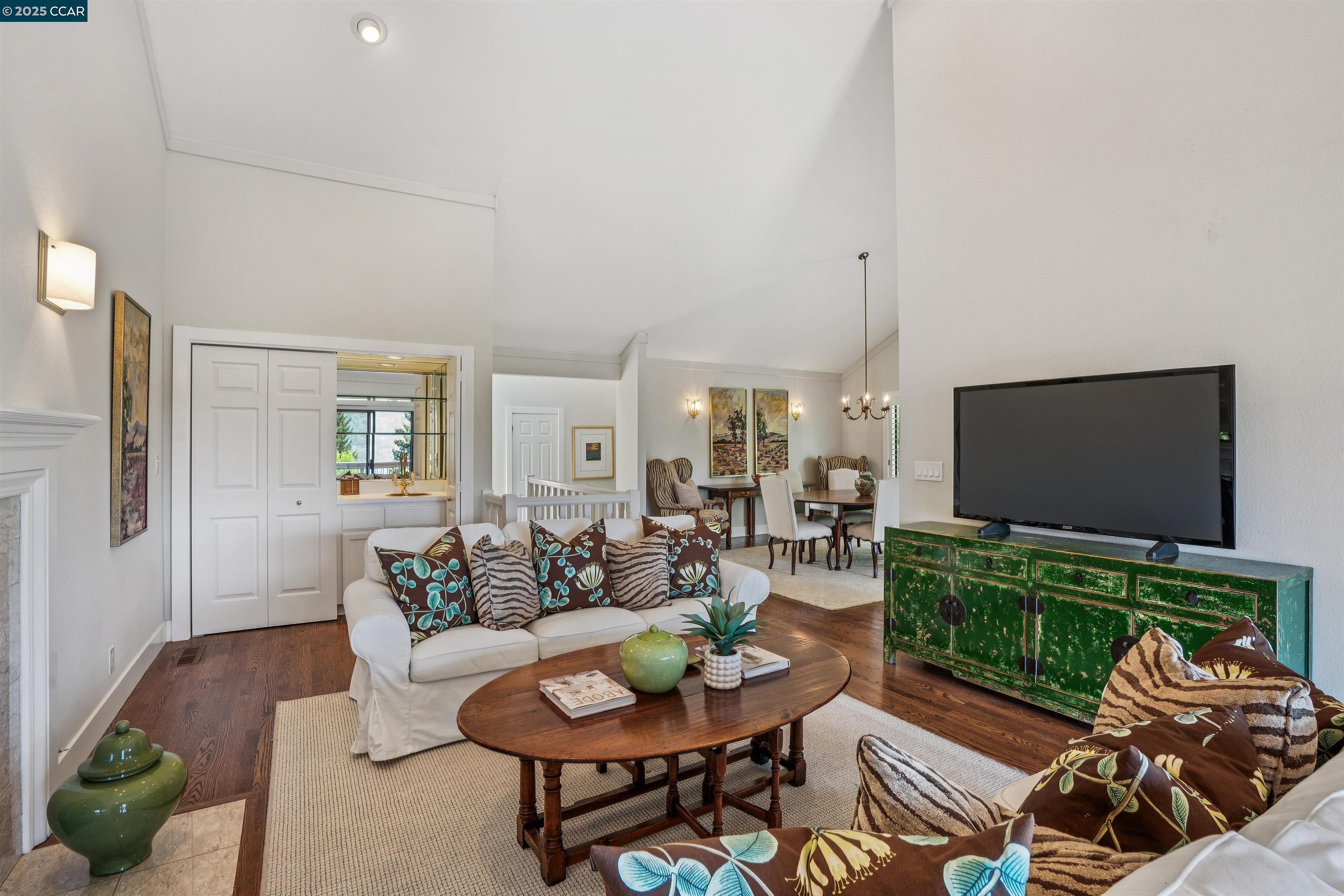 Detail Gallery Image 9 of 38 For 304 Village View Court, Orinda,  CA 94563 - 4 Beds | 2/1 Baths