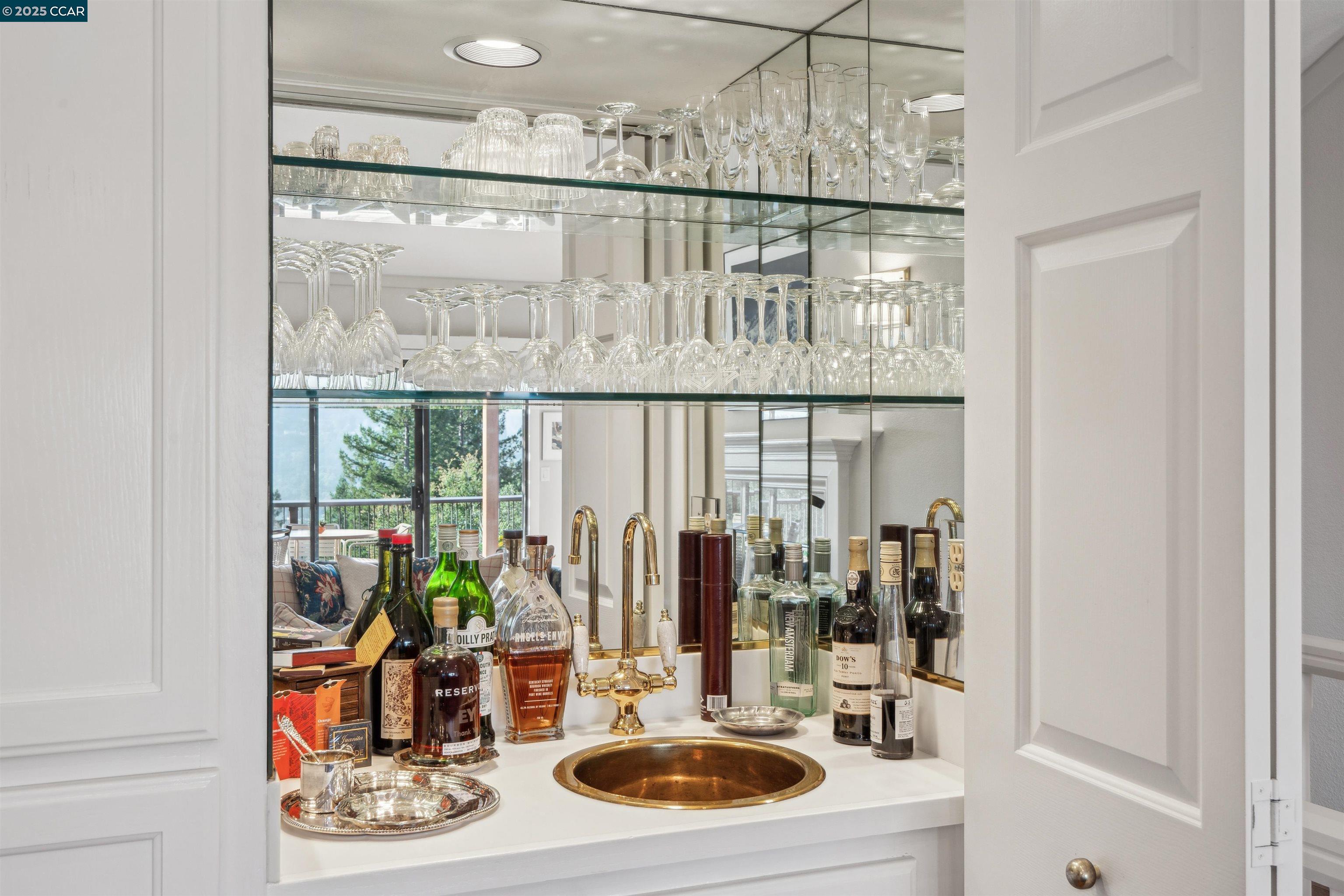 Detail Gallery Image 10 of 38 For 304 Village View Court, Orinda,  CA 94563 - 4 Beds | 2/1 Baths