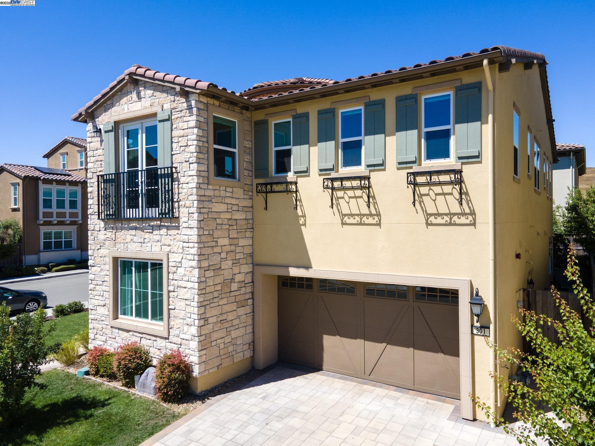 Detail Gallery Image 2 of 59 For 301 Arrowleaf St, San Ramon,  CA 94582 - 4 Beds | 3/1 Baths