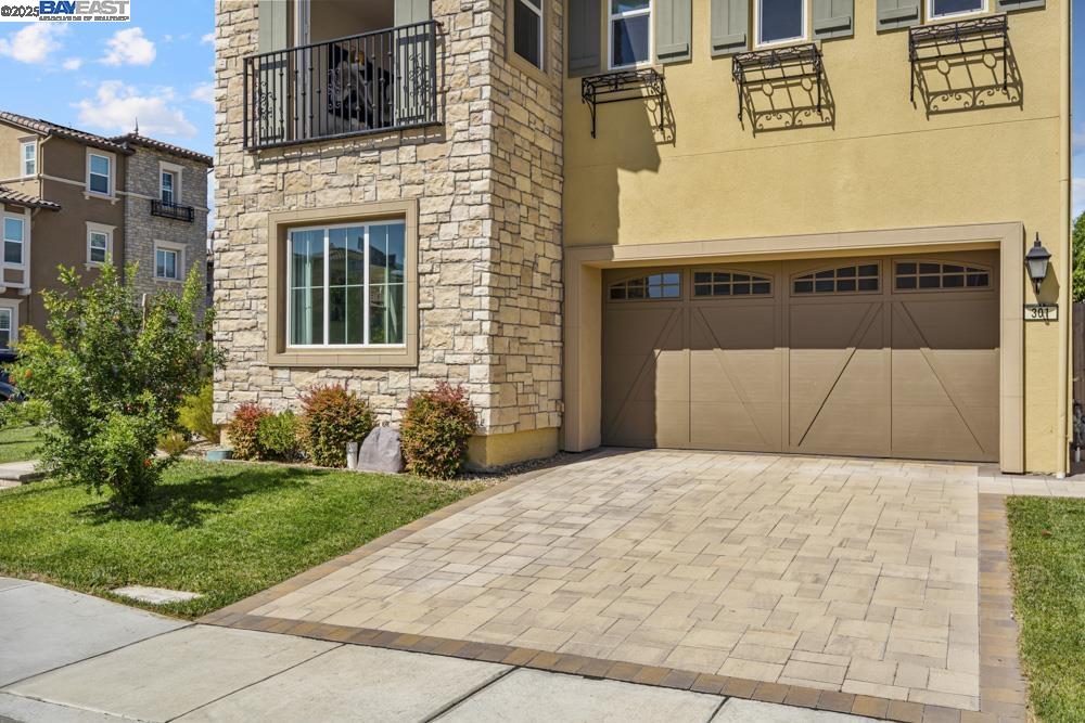 Detail Gallery Image 3 of 59 For 301 Arrowleaf St, San Ramon,  CA 94582 - 4 Beds | 3/1 Baths