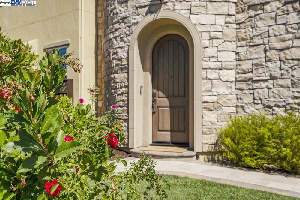 Detail Gallery Image 4 of 59 For 301 Arrowleaf St, San Ramon,  CA 94582 - 4 Beds | 3/1 Baths