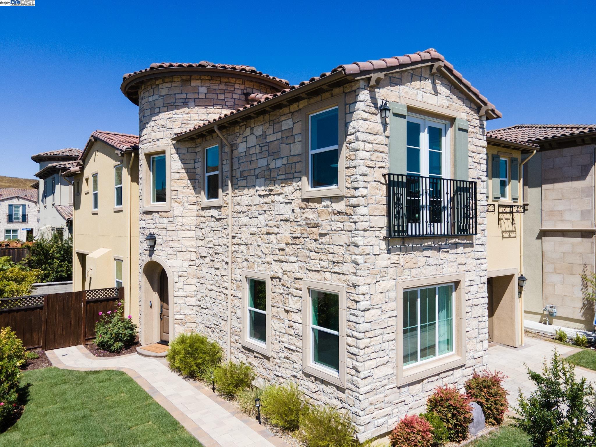 Detail Gallery Image 5 of 59 For 301 Arrowleaf St, San Ramon,  CA 94582 - 4 Beds | 3/1 Baths