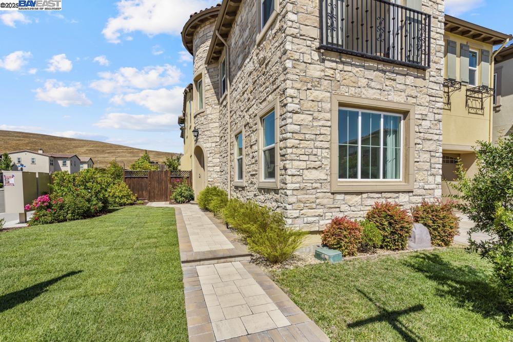 Detail Gallery Image 7 of 59 For 301 Arrowleaf St, San Ramon,  CA 94582 - 4 Beds | 3/1 Baths