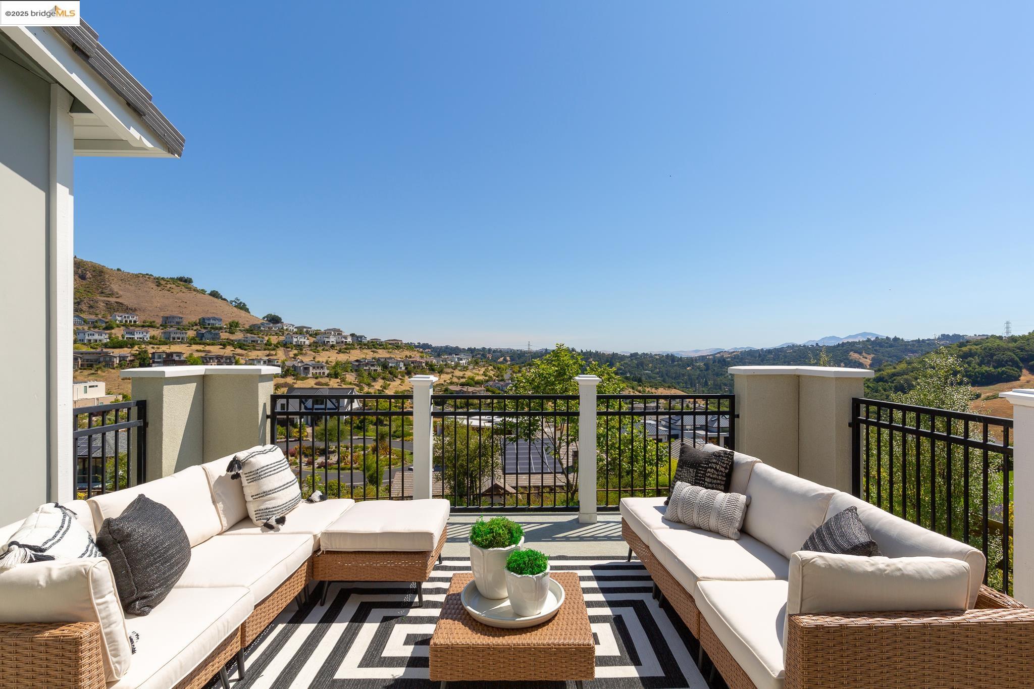 Detail Gallery Image 8 of 60 For 63 Tomcat Way, Orinda,  CA 94563 - 4 Beds | 4 Baths