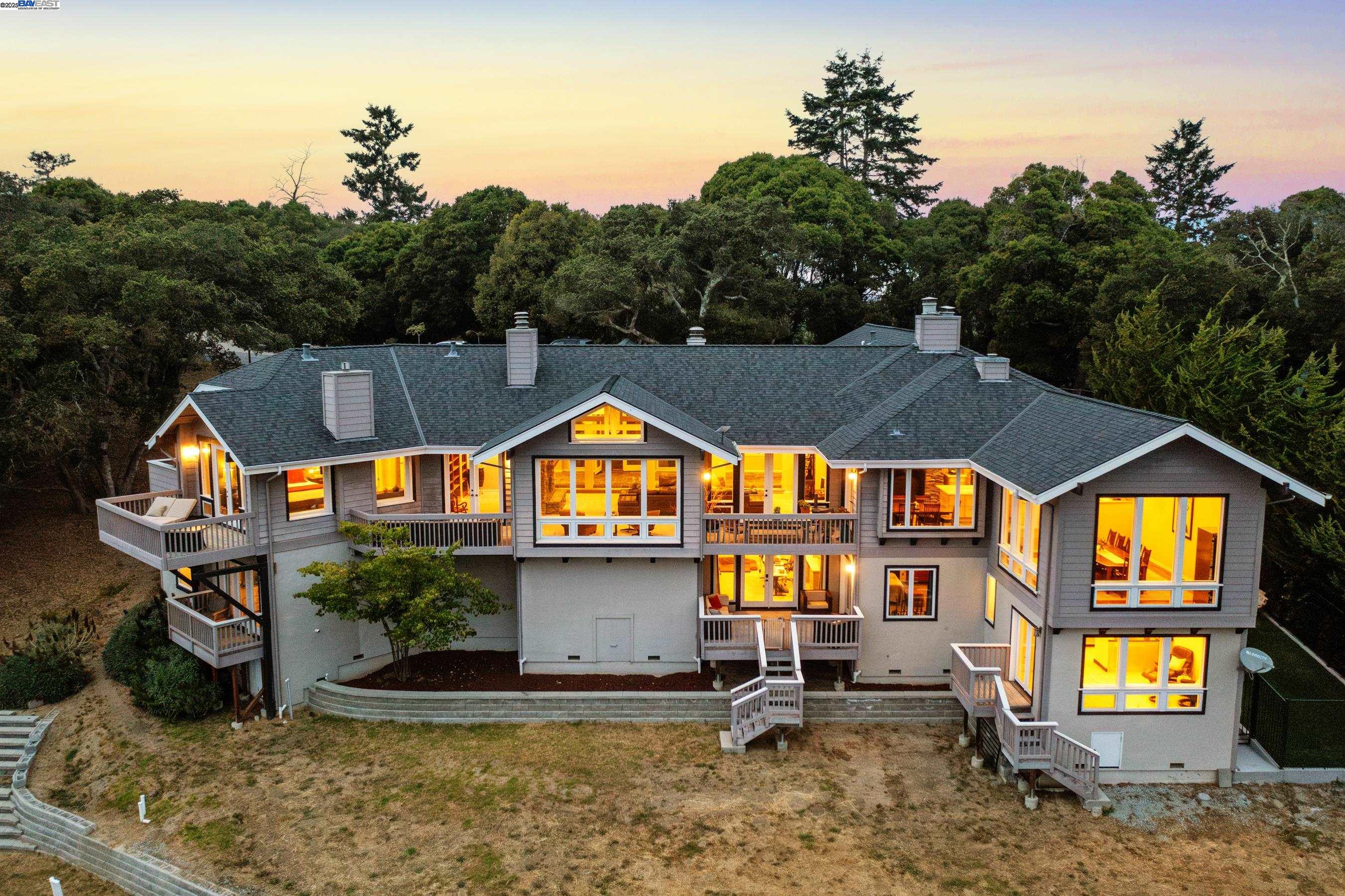 Detail Gallery Image 1 of 60 For 905 Moon Valley Ranch Rd, Watsonville,  CA 95076 - 5 Beds | 4/1 Baths