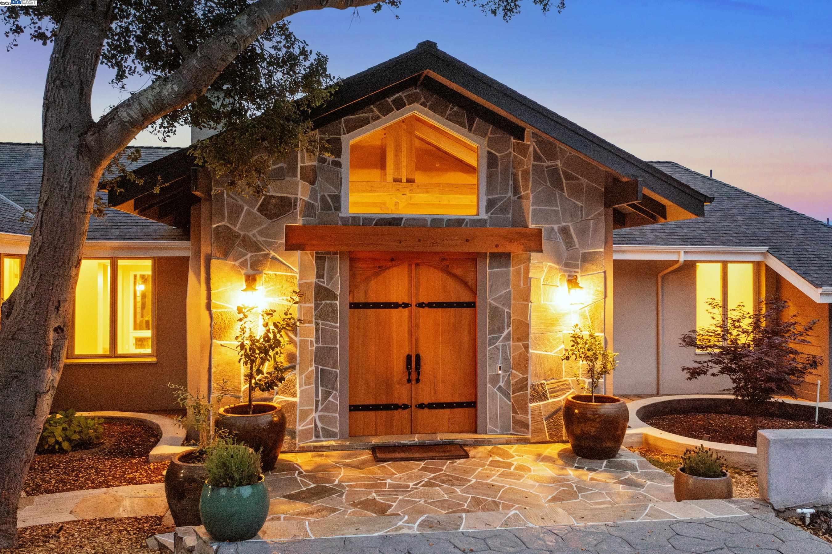 Detail Gallery Image 4 of 60 For 905 Moon Valley Ranch Rd, Watsonville,  CA 95076 - 5 Beds | 4/1 Baths
