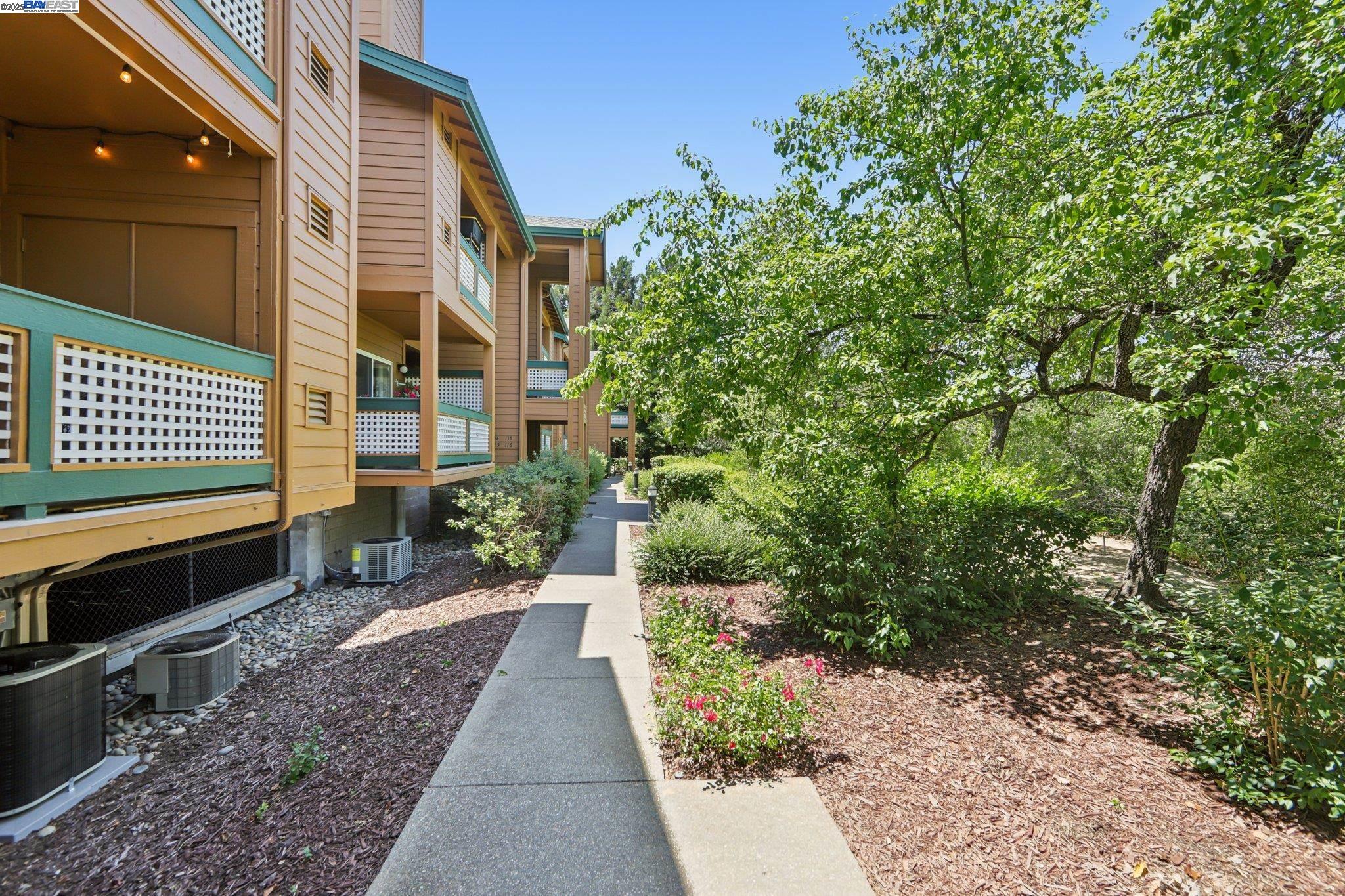 Photo #2: 41104572 Listing 