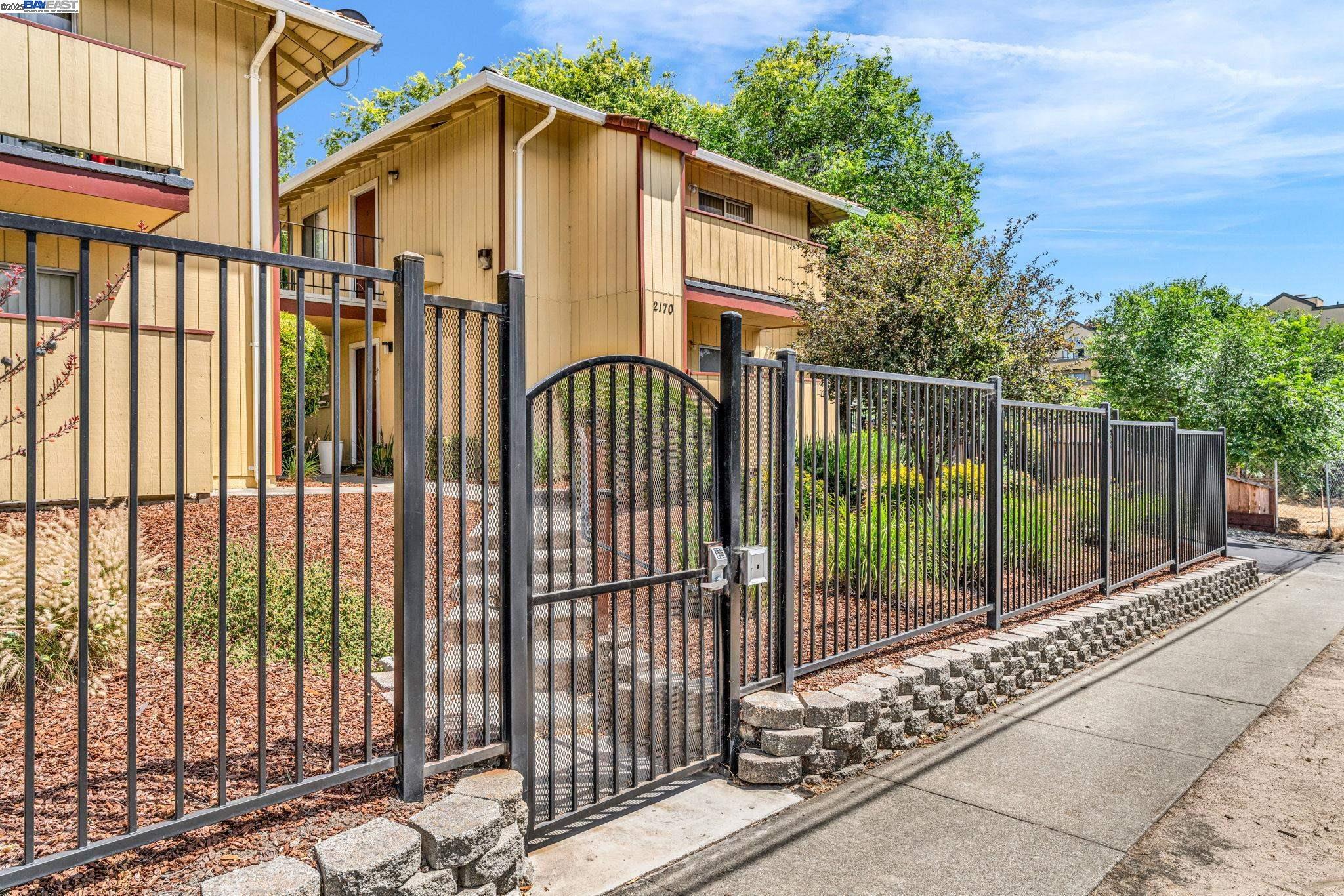 Detail Gallery Image 16 of 28 For 2170 Fremont St, Concord,  CA 94520 - – Beds | – Baths