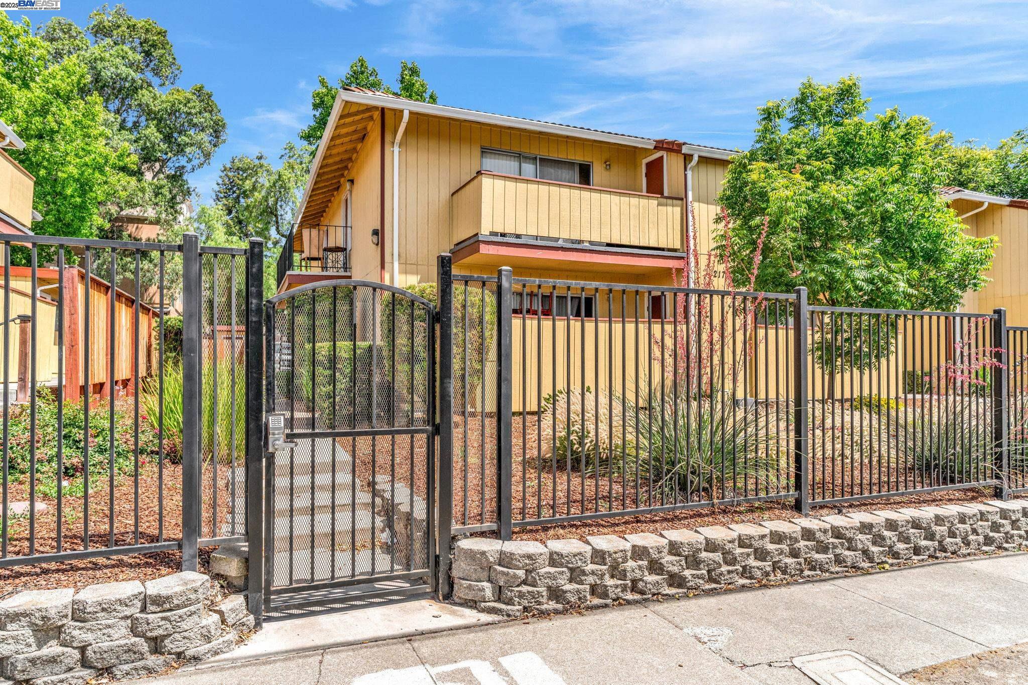 Detail Gallery Image 17 of 28 For 2170 Fremont St, Concord,  CA 94520 - – Beds | – Baths