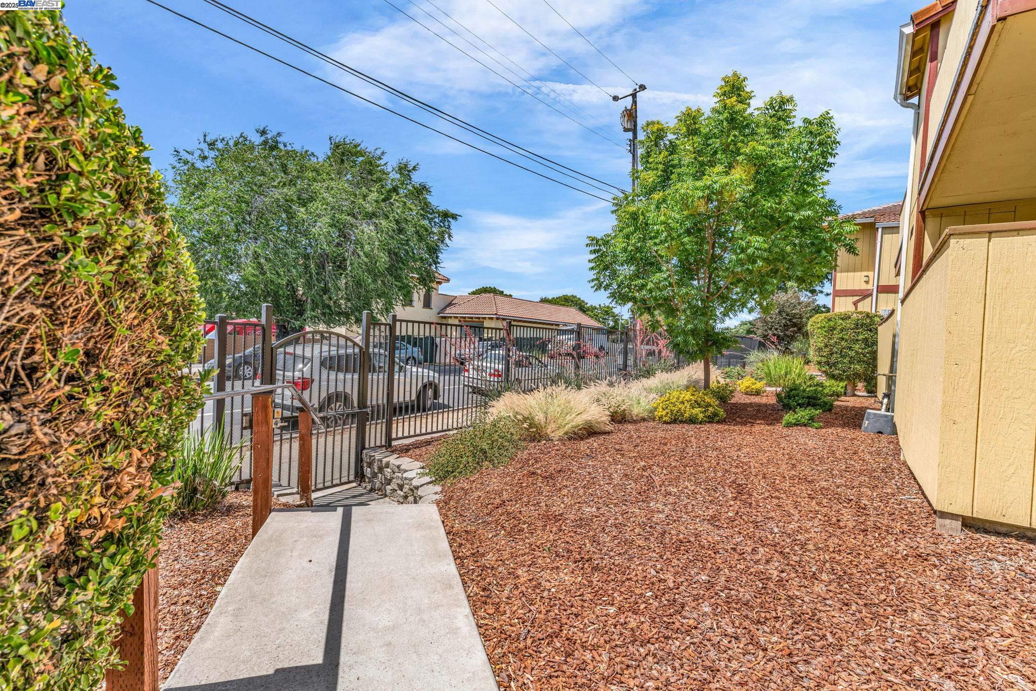 Detail Gallery Image 3 of 28 For 2170 Fremont St, Concord,  CA 94520 - – Beds | – Baths