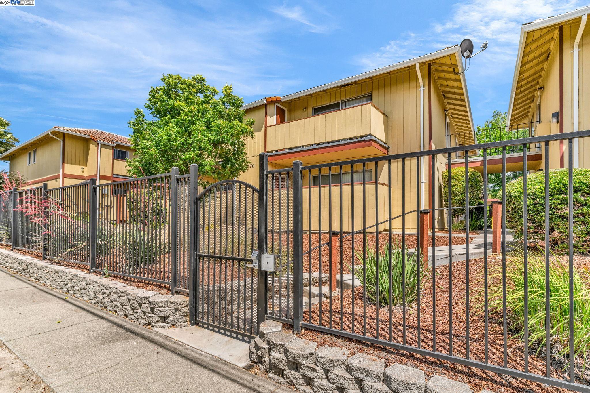Detail Gallery Image 21 of 28 For 2170 Fremont St, Concord,  CA 94520 - – Beds | – Baths