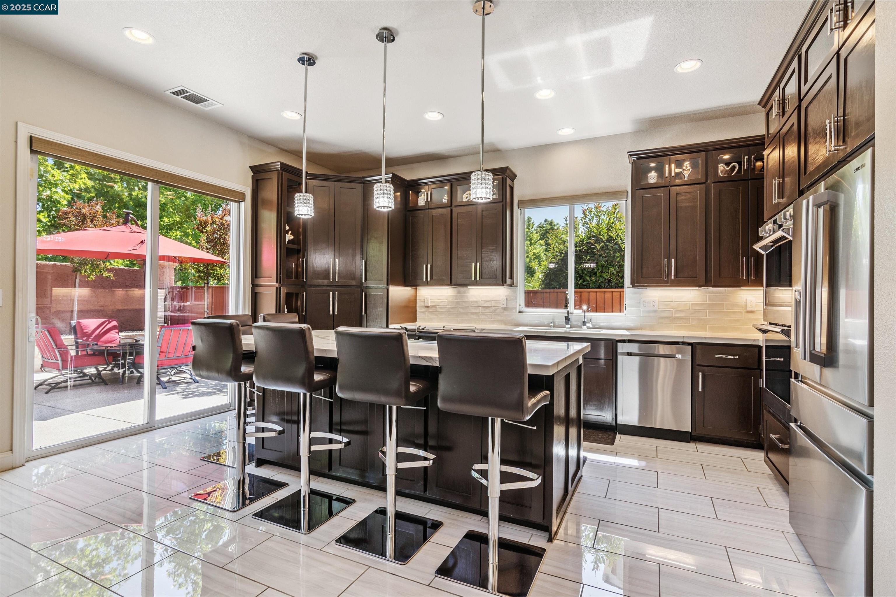 Detail Gallery Image 13 of 44 For 4843 Cushendall Way, Antioch,  CA 94531 - 4 Beds | 3 Baths