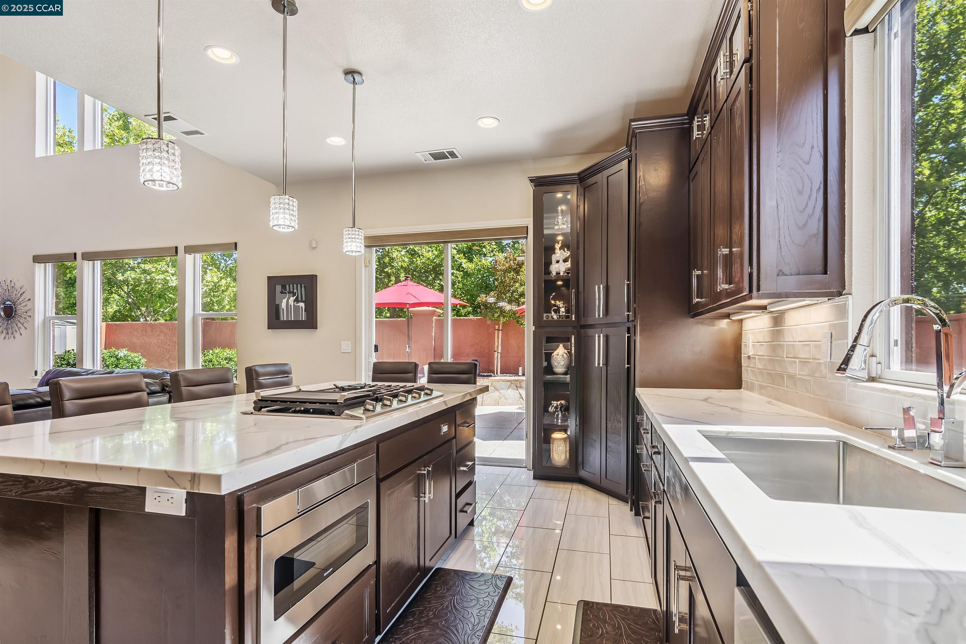 Detail Gallery Image 15 of 44 For 4843 Cushendall Way, Antioch,  CA 94531 - 4 Beds | 3 Baths